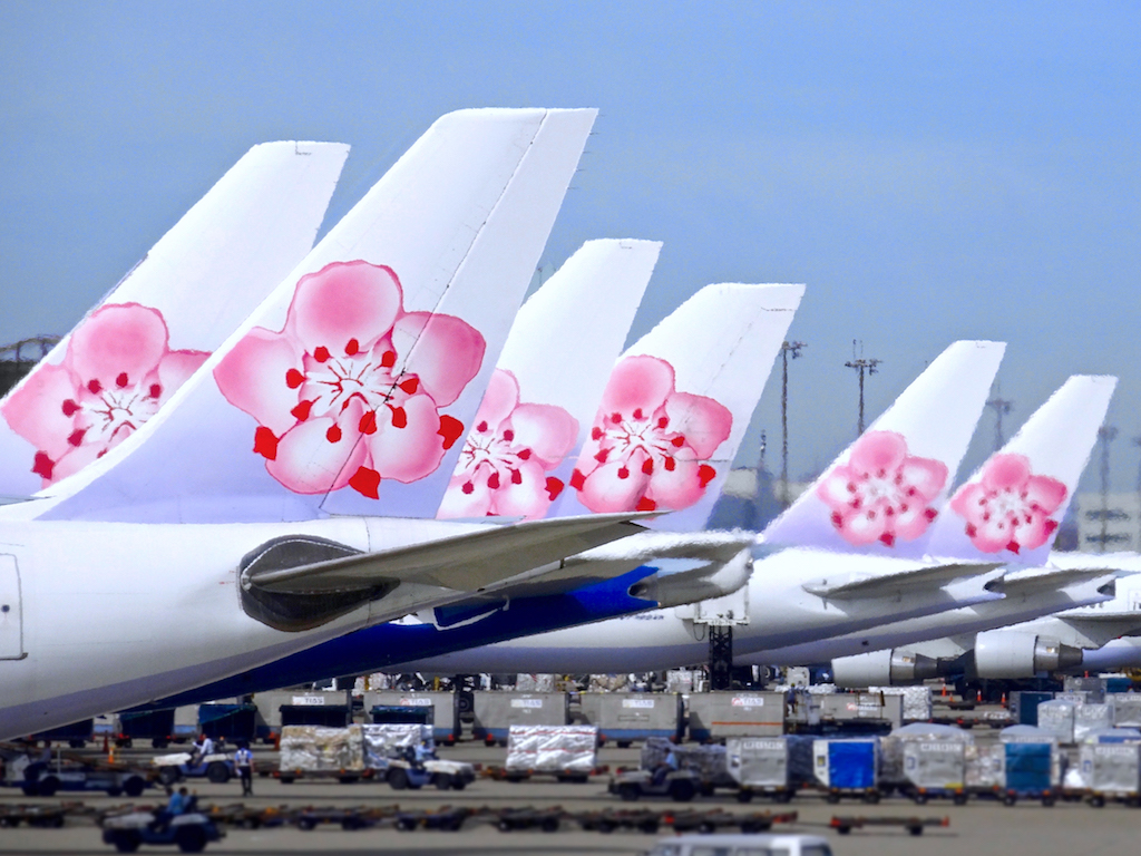 Barisan pesawat China Airlines di Lapangan Terbang Antarabangsa Taoyuan Taiwan