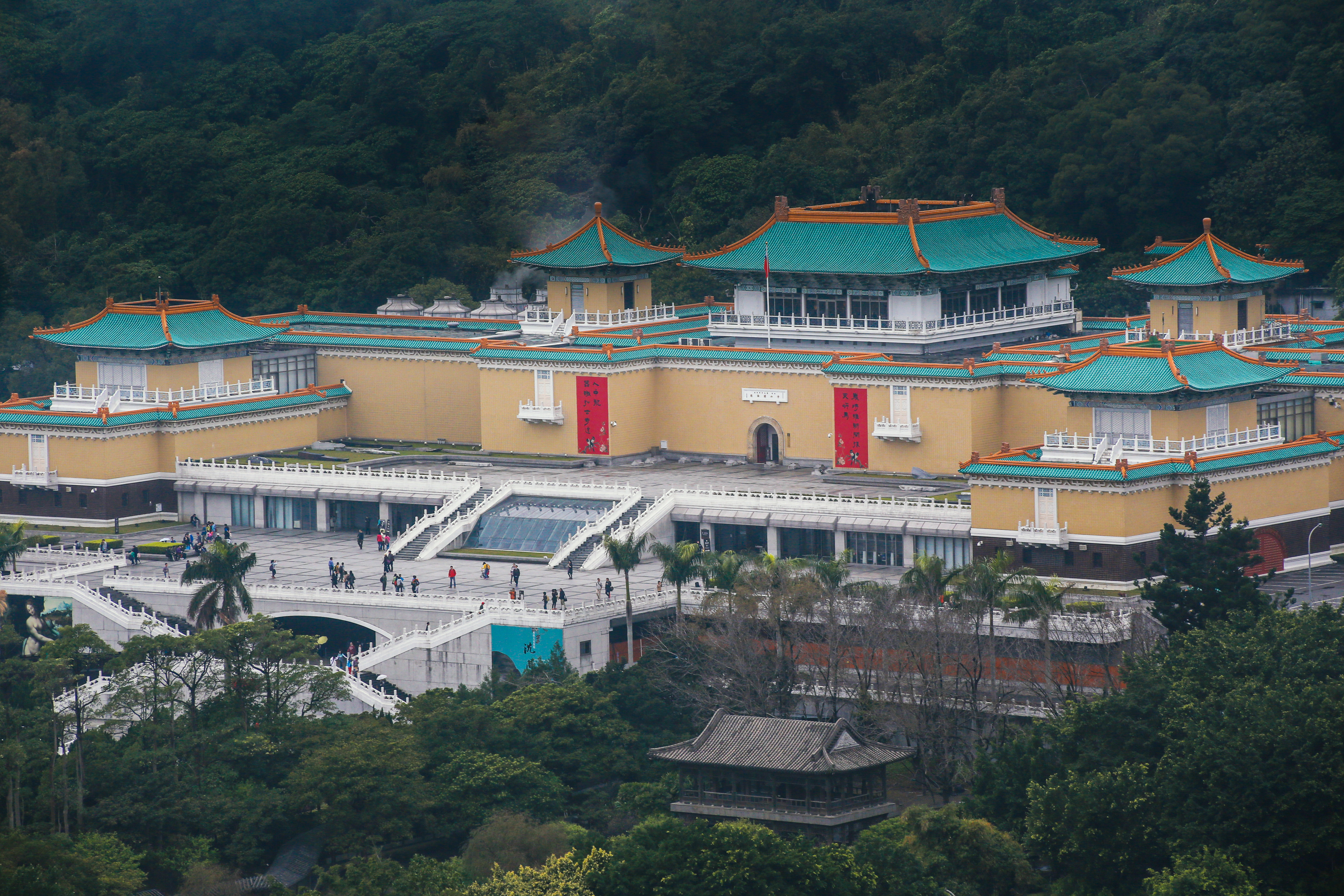 Muzium Istana Negara adalah sebuah institut yang didedikasikan untuk organisasi, penjagaan, dan pameran artifak dan karya seni Cina kuno.
