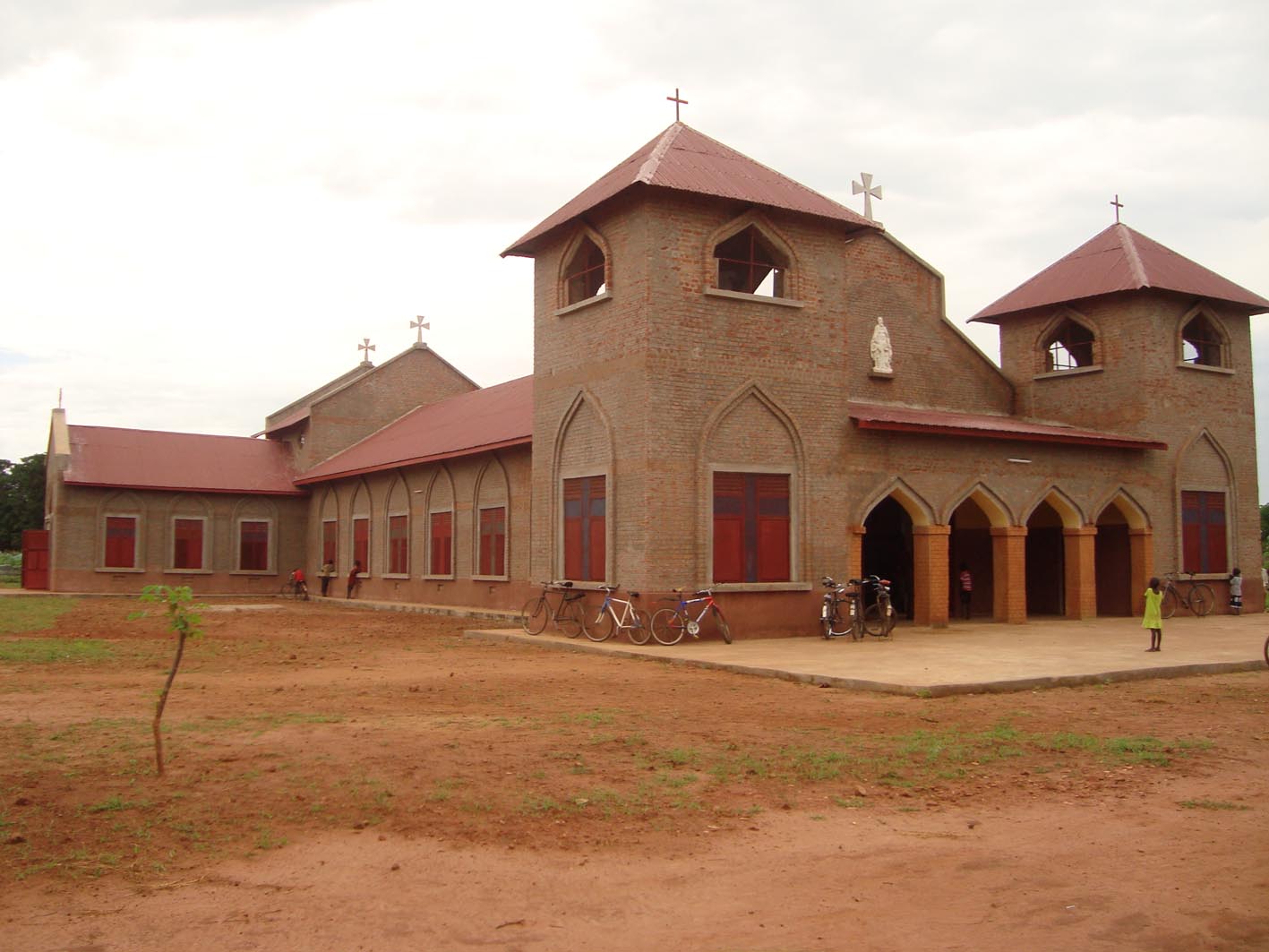 Katedral Holy Cross di Negeri Lakes