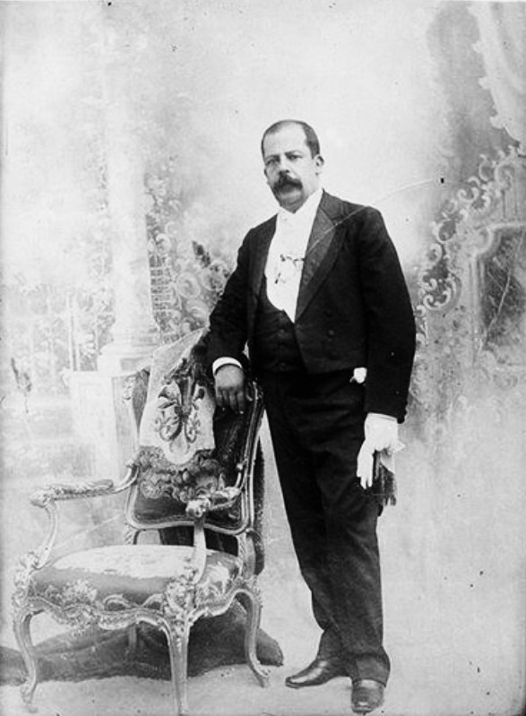 Manuel Estrada Cabrera cai trị Guatemala từ năm 1898 đến 1920.