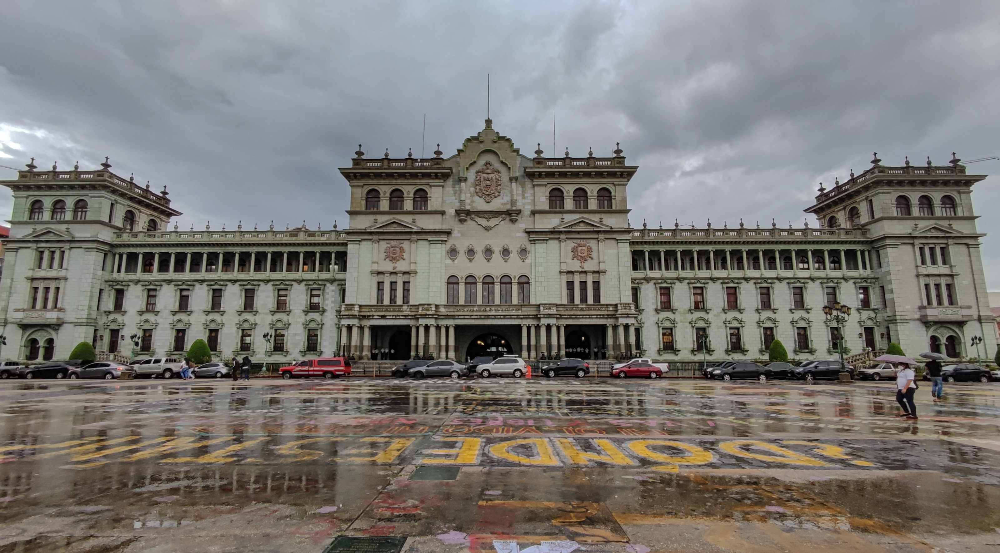 Cung điện Quốc gia, nơi ở cũ của tổng thống, hiện được sử dụng cho các hoạt động quan trọng của nhánh hành pháp.