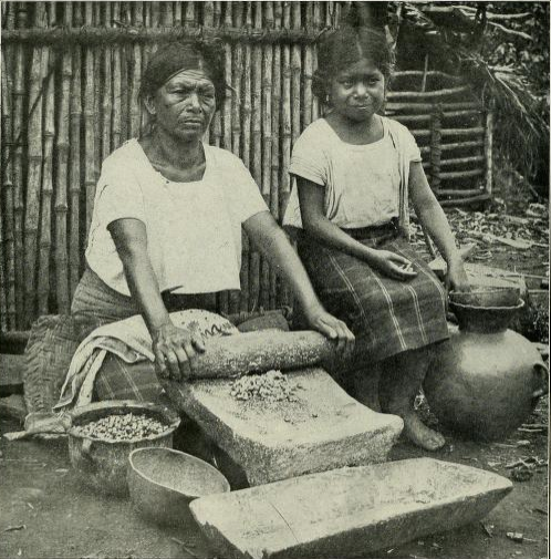 Phụ nữ và bé gái ở El Salvador làm bánh mì, 1910