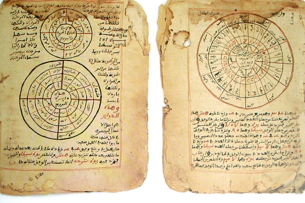 Halaman-halaman dari Naskah Timbuktu yang ditulis dalam aksara Sudani (bentuk bahasa Arab) dari Kekaisaran Mali, menunjukkan pengetahuan yang mapan tentang astronomi dan matematika. Saat ini, terdapat hampir satu juta naskah semacam ini yang ditemukan di Timbuktu saja.