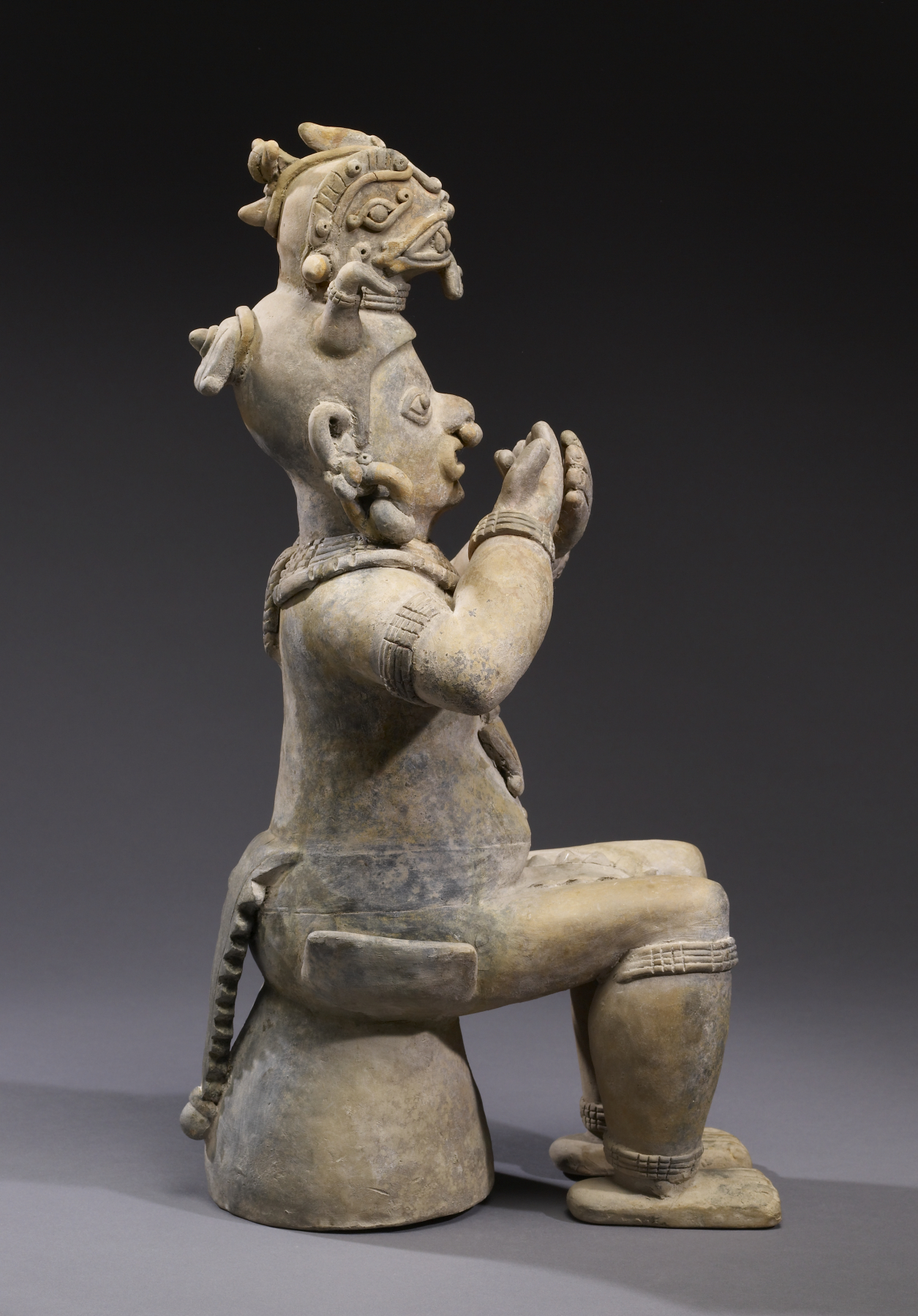 Figur dari budaya Jama Coaque (300 SM-800 M) (dari Provinsi Manabí). Museum Seni Walters.