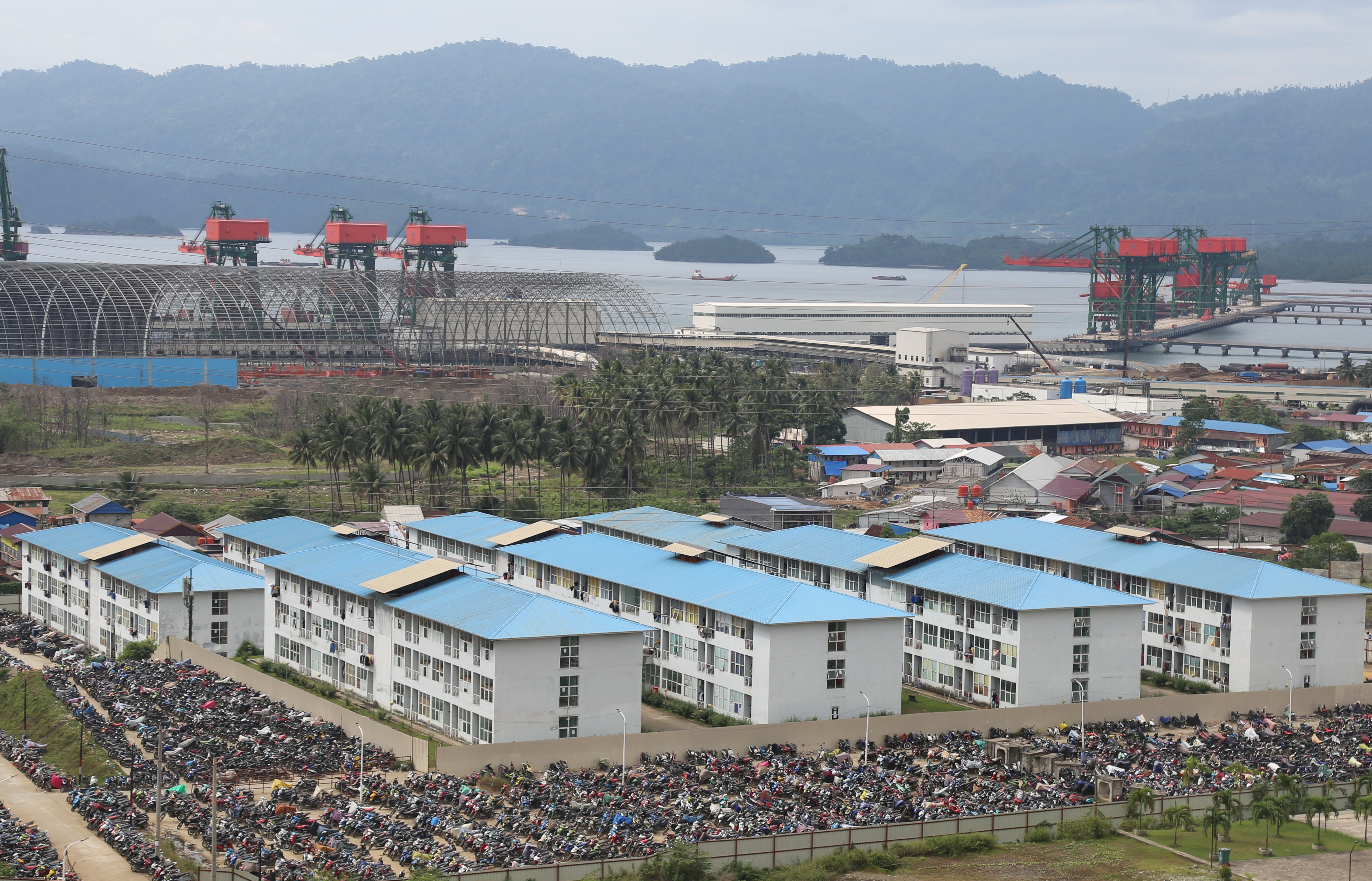Taman Perindustrian Morowali yang menempatkan industri berkaitan nikel di Kabupaten Morowali, Sulawesi Tengah. Indonesia adalah pengeluar nikel terbesar di dunia.
