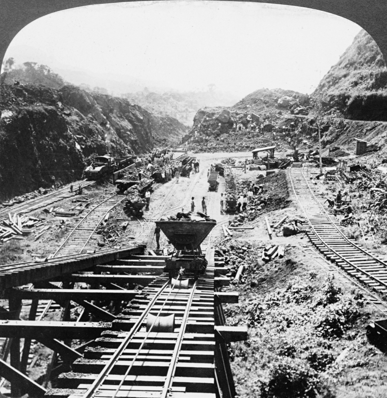Pekerjaan konstruksi di Gaillard Cut Terusan Panama, 1907