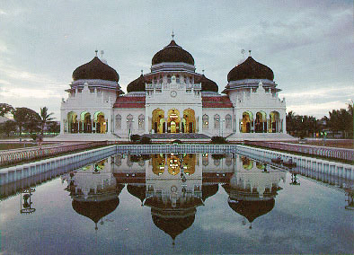 Masjid Raya Baiturrahman di Banda Aceh, Aceh. Penyebaran Islam di Indonesia dimulai di wilayah ini.