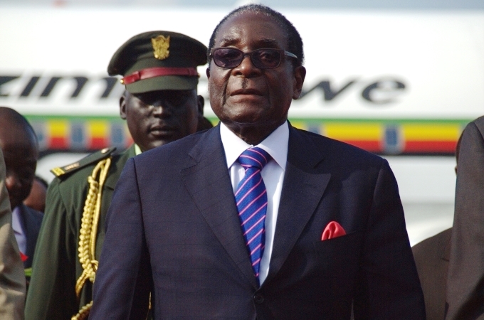 Presiden Zimbabwe Robert Mugabe menghadiri perayaan Hari Kemerdekaan di Sudan Selatan pada Juli 2011.
