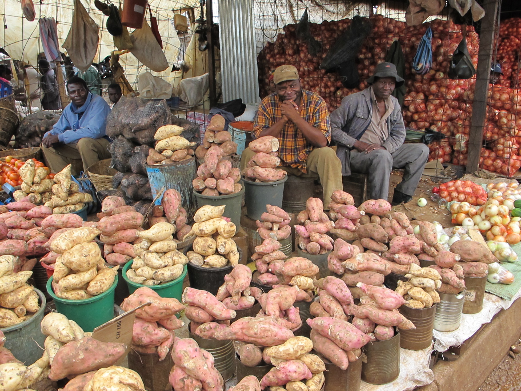 Sebuah pasar di Mbare, Harare