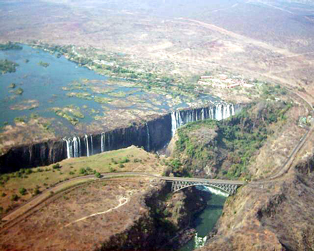 Air Terjun Victoria, akhir dari Zambezi bagian atas dan awal dari Zambezi bagian tengah