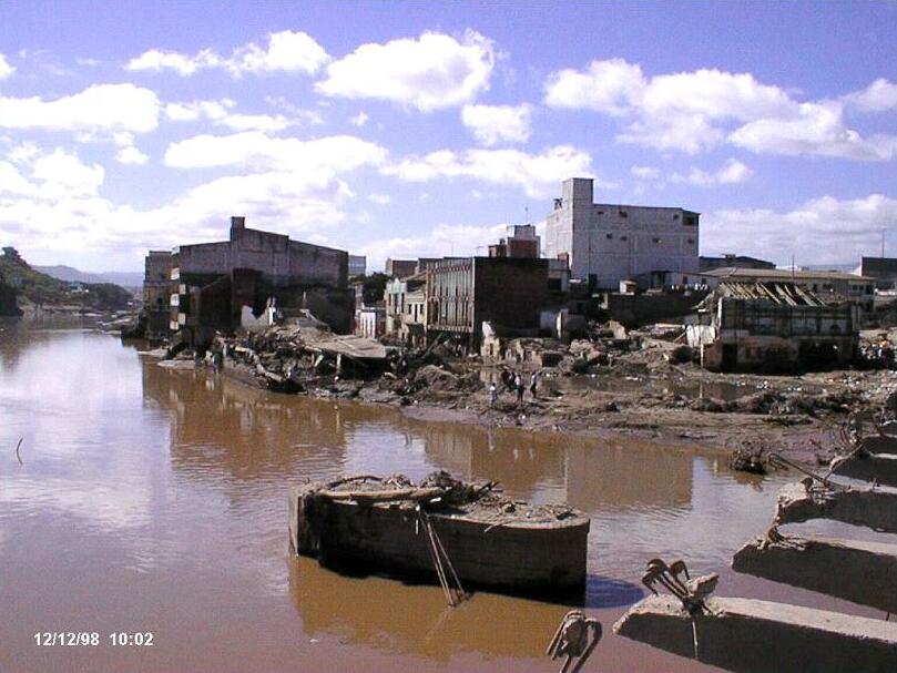 Một phần thiệt hại lớn do Bão Mitch gây ra ở Tegucigalpa, 1998