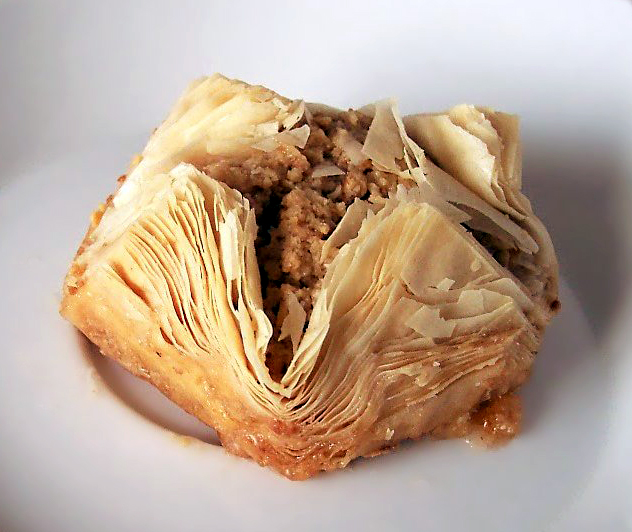 Một đĩa bánh baklava