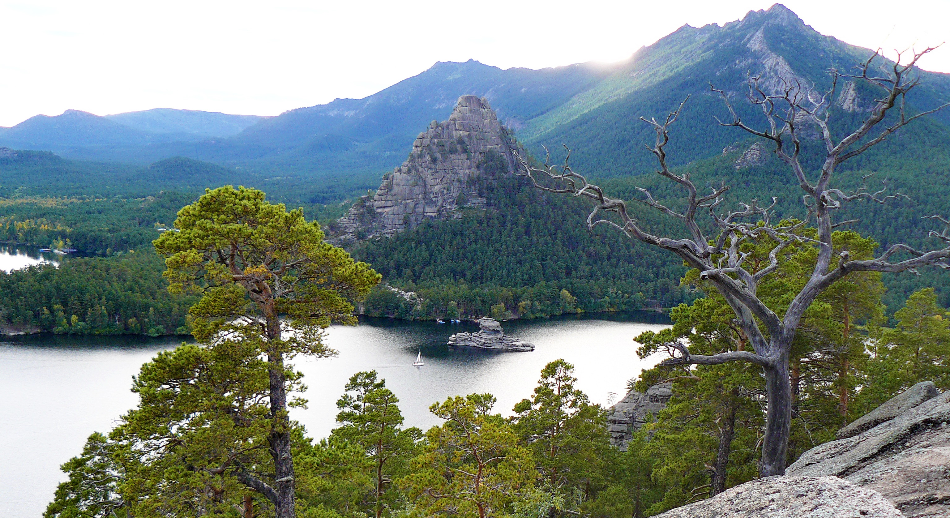 Tasik Burabay, pemandangan dari Gunung Bolectau