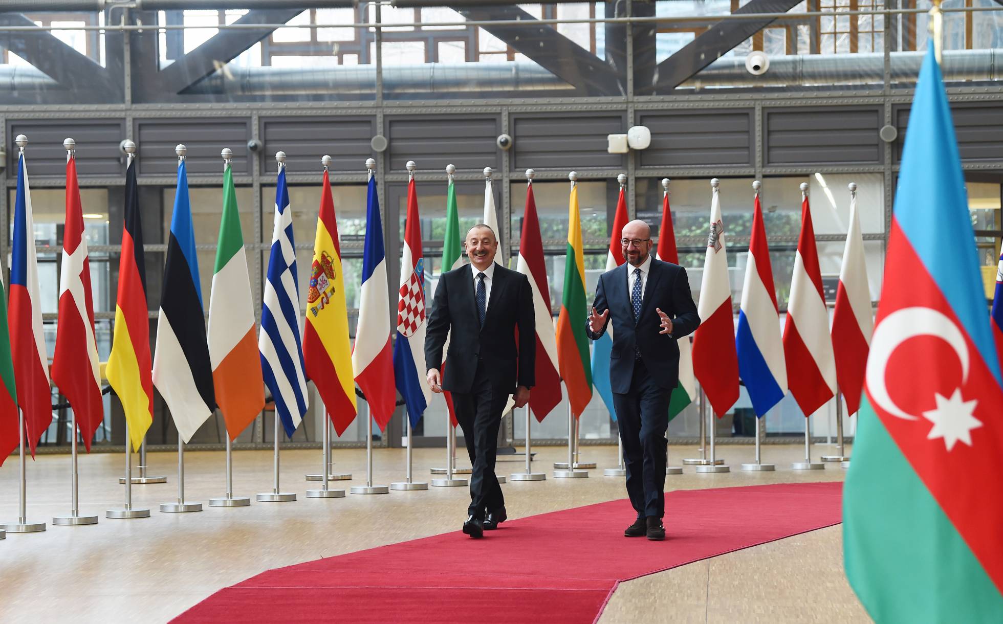 Presiden Ilham Aliyev dan Presiden Dewan Eropa Charles Michel di Brussels, Belgia, 6 April 2022