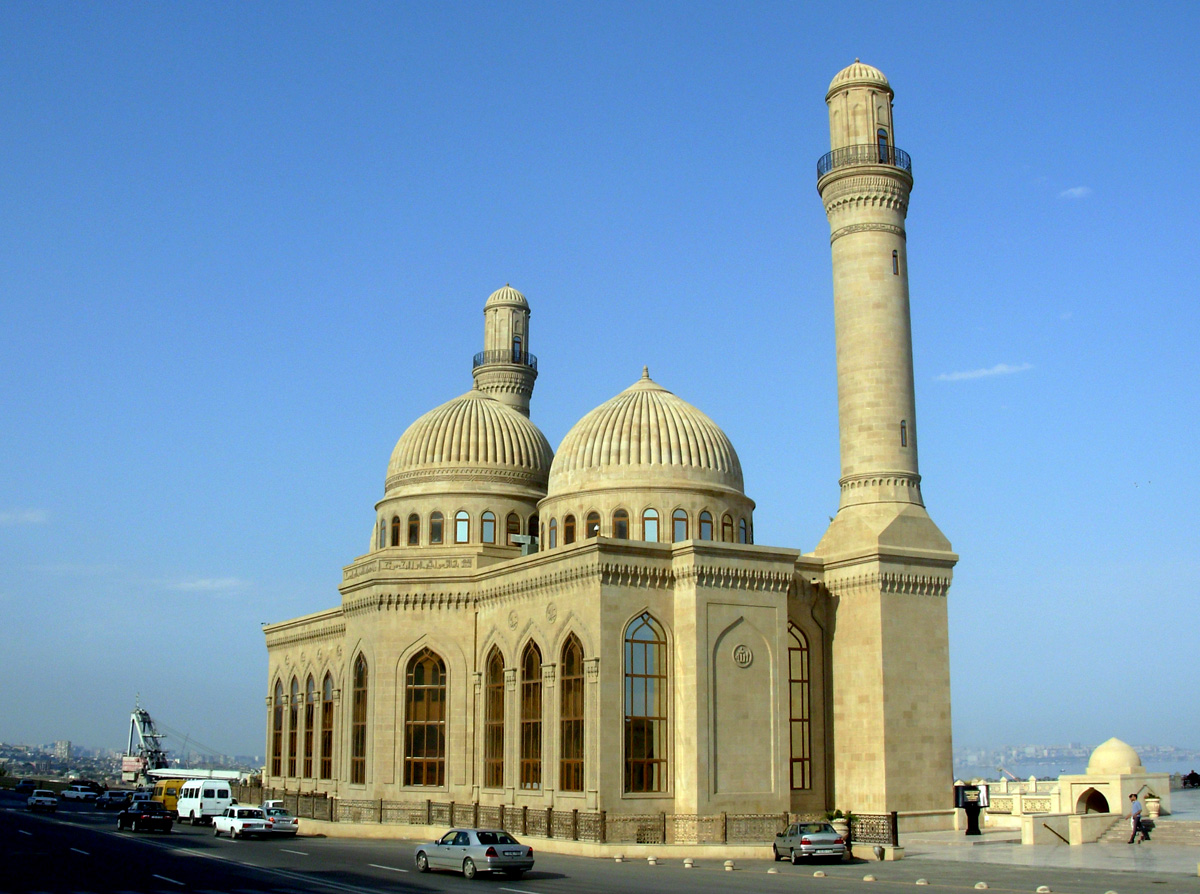 Masjid Bibi-Heybat di Baku. Masjid ini dibangun di atas makam seorang keturunan Muhammad.