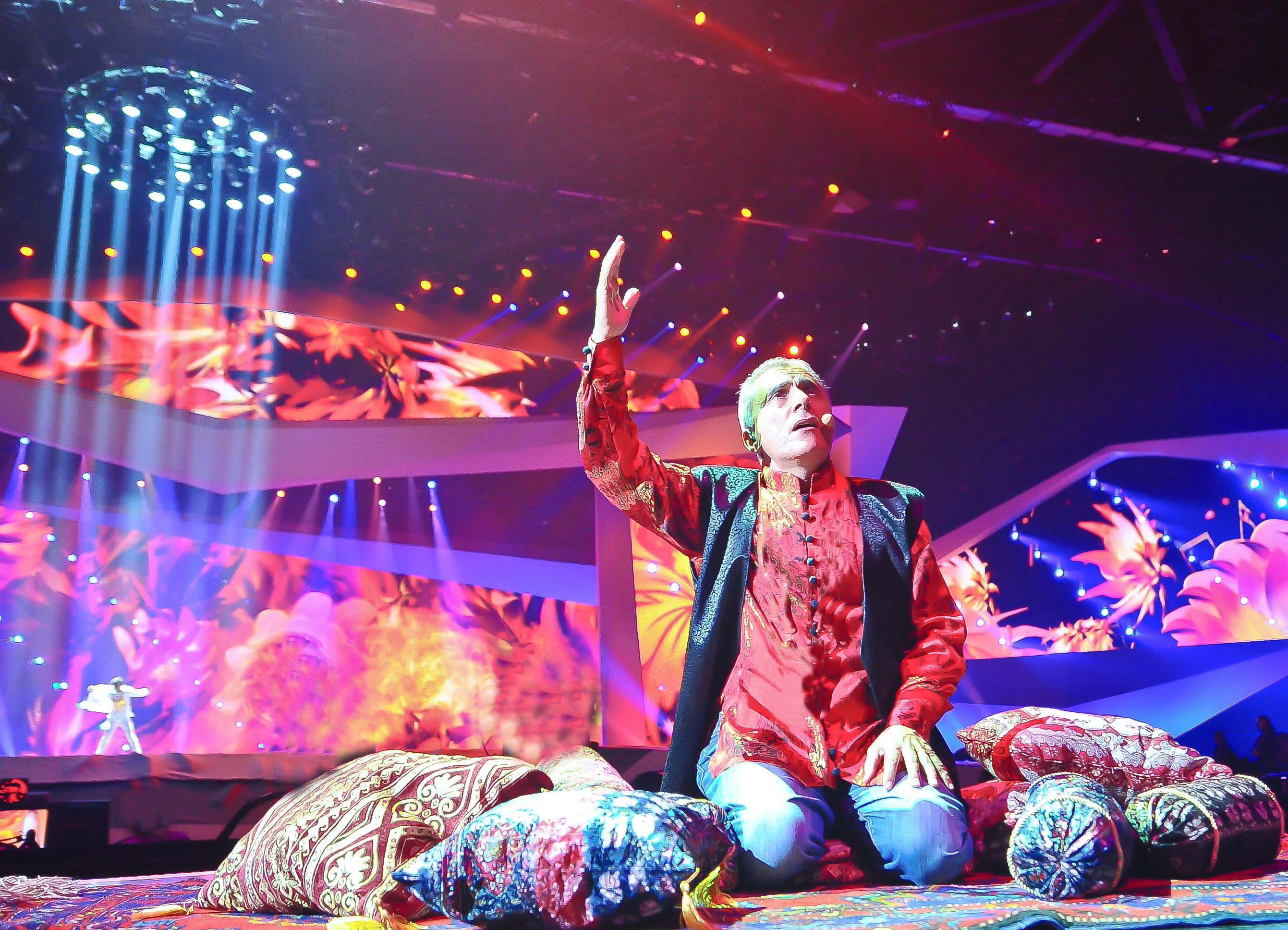 Alim Qasimov menampilkan mugham di Kontes Lagu Eurovision 2012. Mugham Azerbaijan dimasukkan pada tahun 2008 sebagai Mahakarya Warisan Budaya Takbenda Kemanusiaan UNESCO.