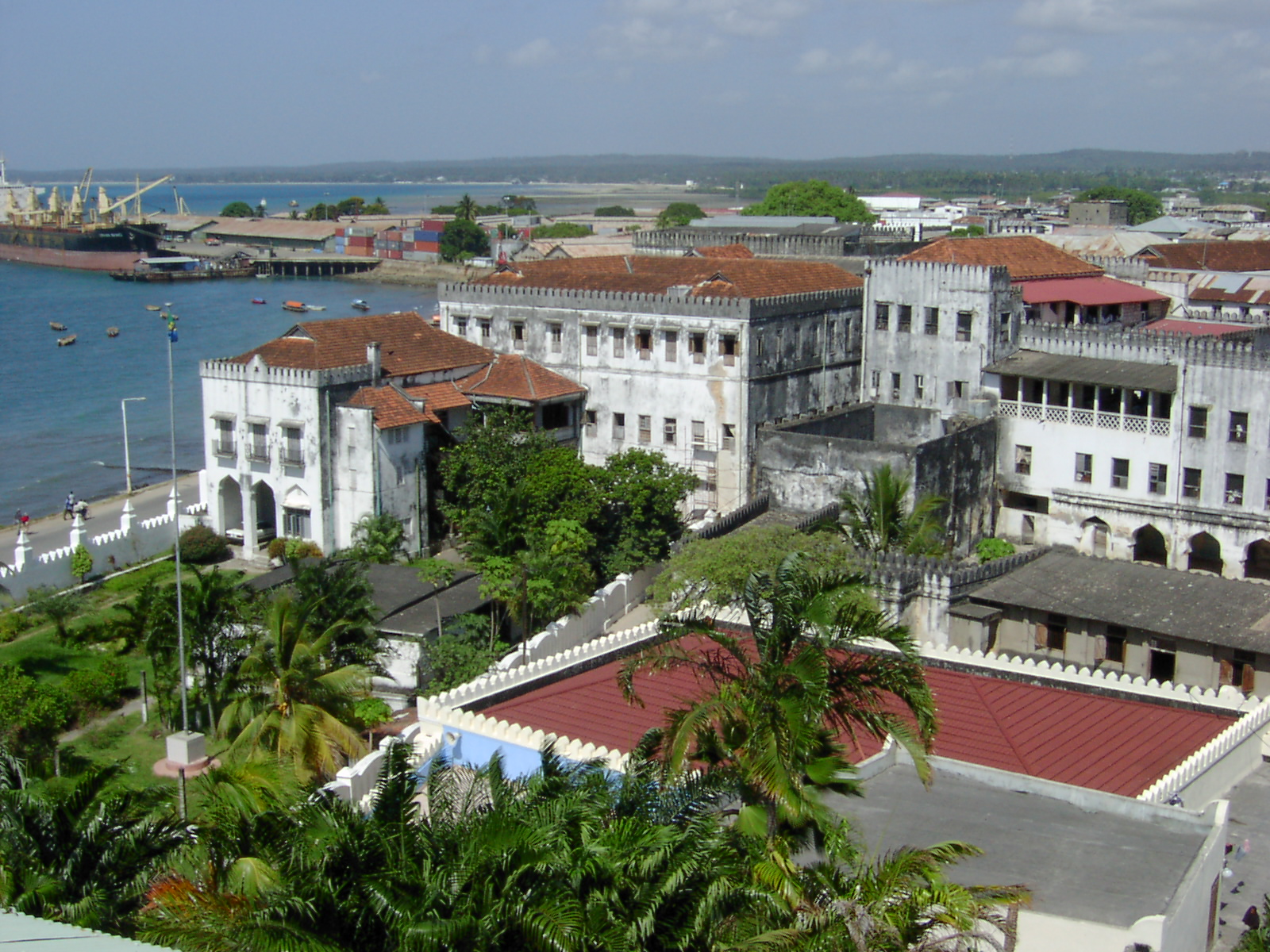 Cung điện Sultan ở Zanzibar, từng là thủ đô của Oman và nơi ở của các sultan.