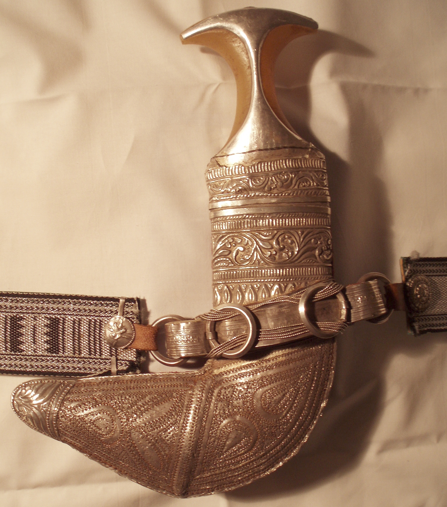 Khanjar, keris tradisional Oman (sekitar 1924)