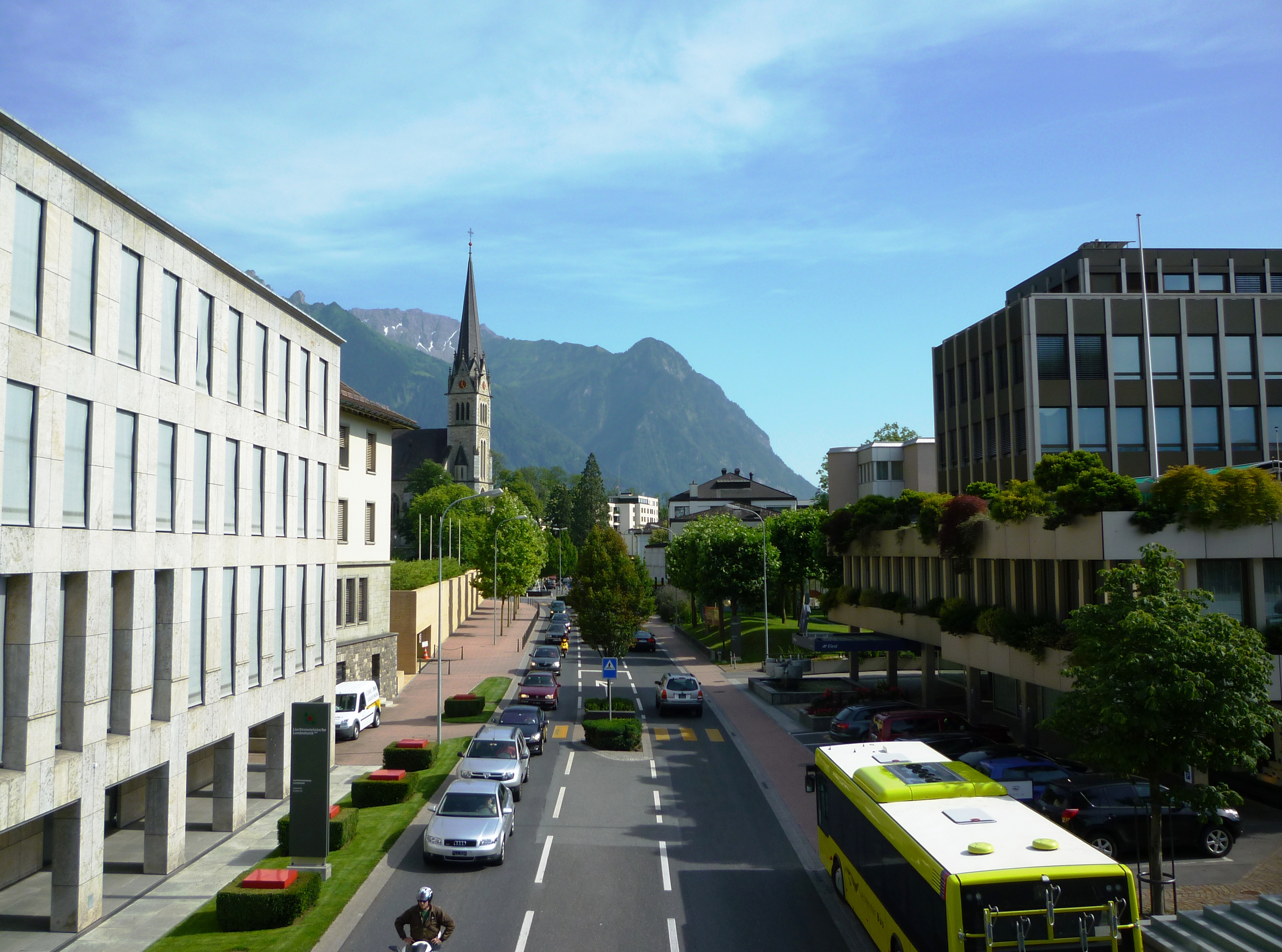 Melihat ke selatan di pusat bandar Vaduz