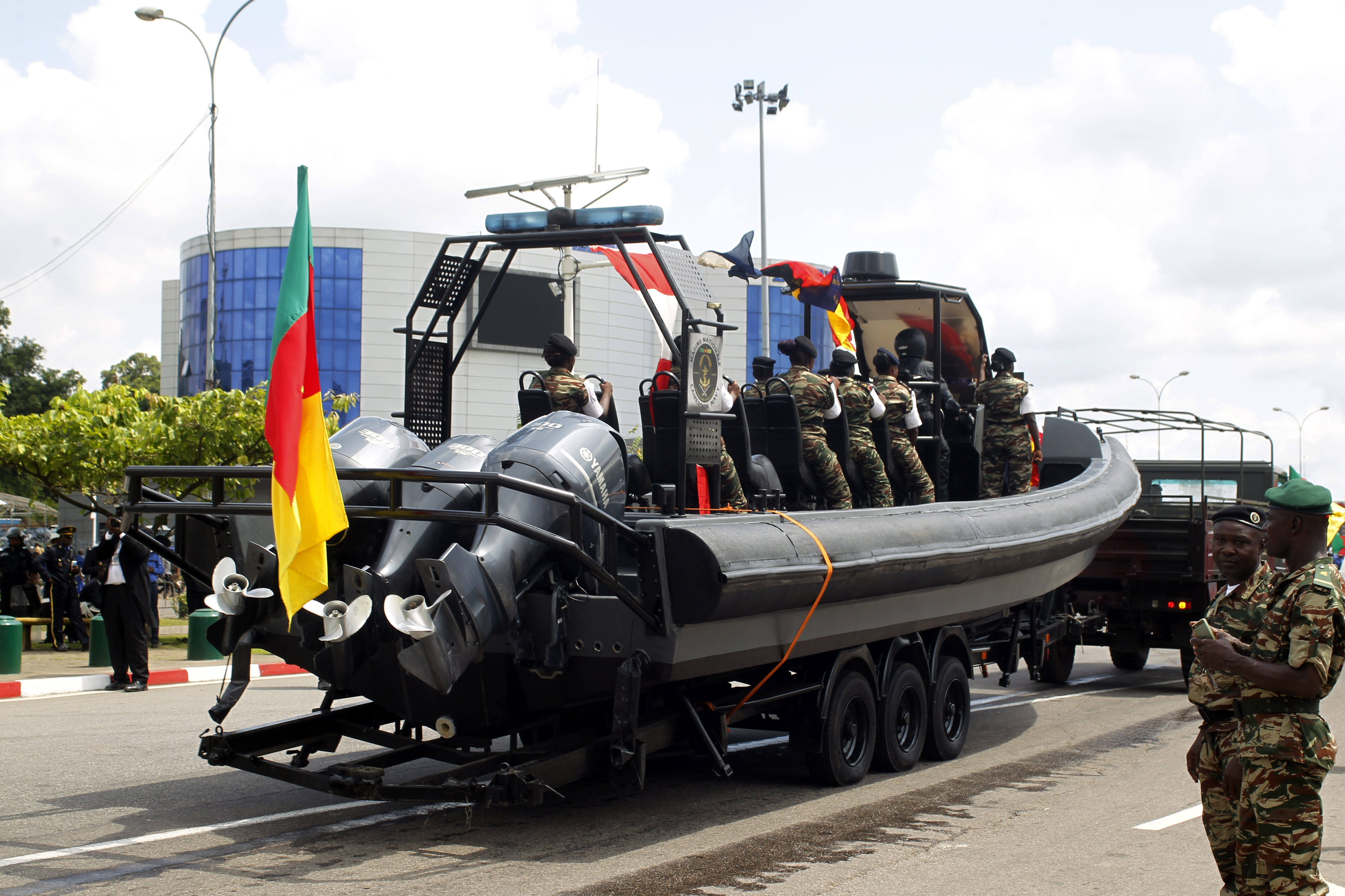 Kendaraan militer saat parade