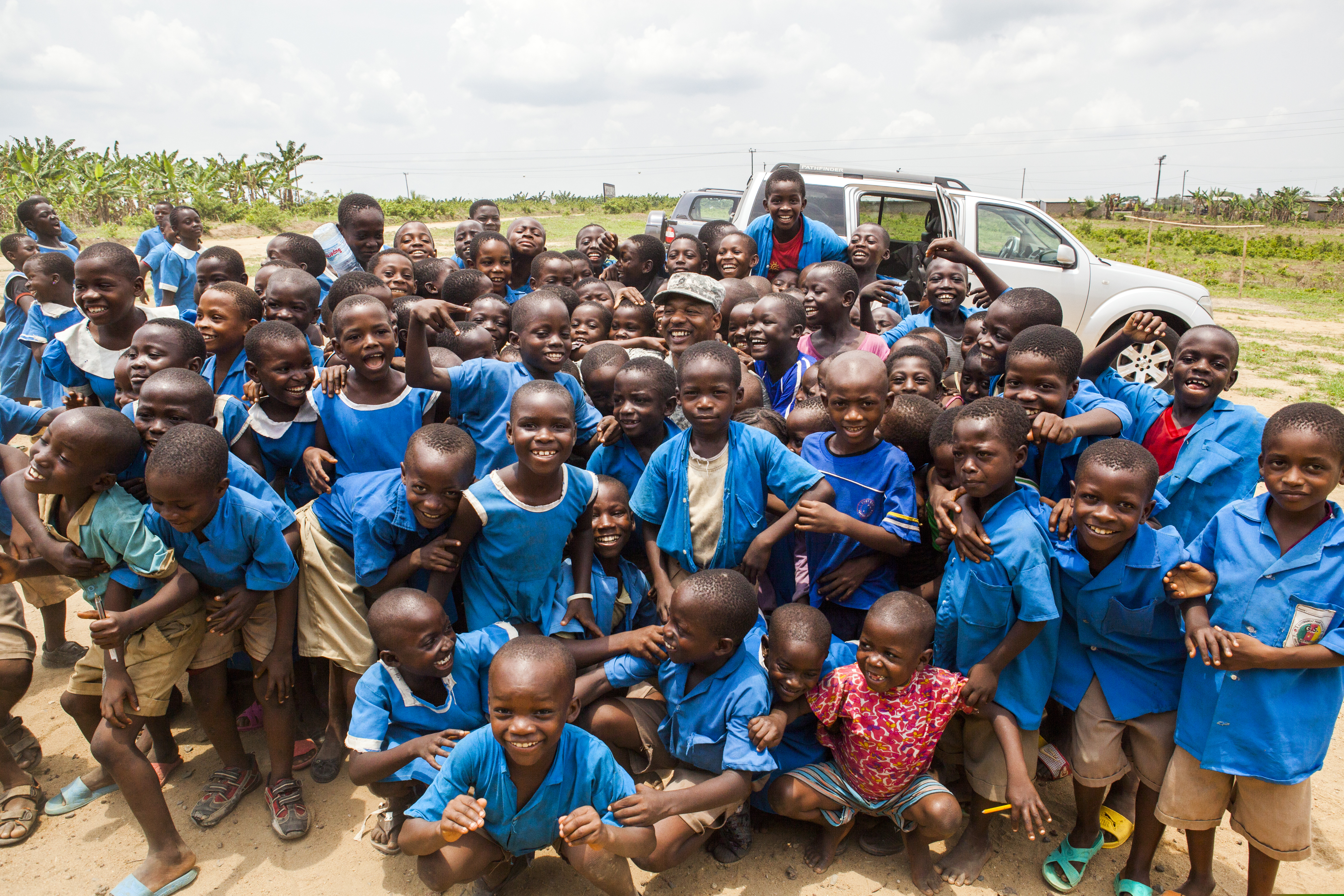 Anak-anak sekolah di Kamerun pada tahun 2014