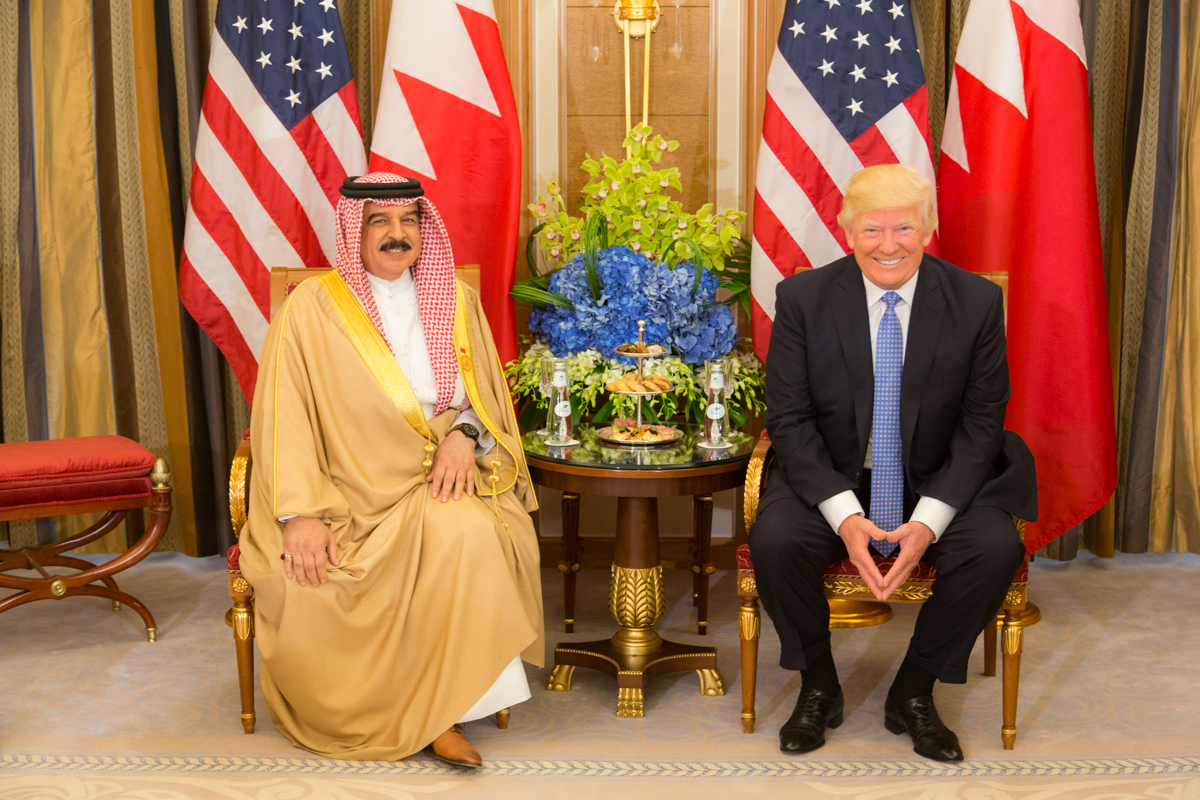 Raja Hamad bin Isa Al Khalifa bertemu dengan presiden AS Donald Trump pada Mei 2017