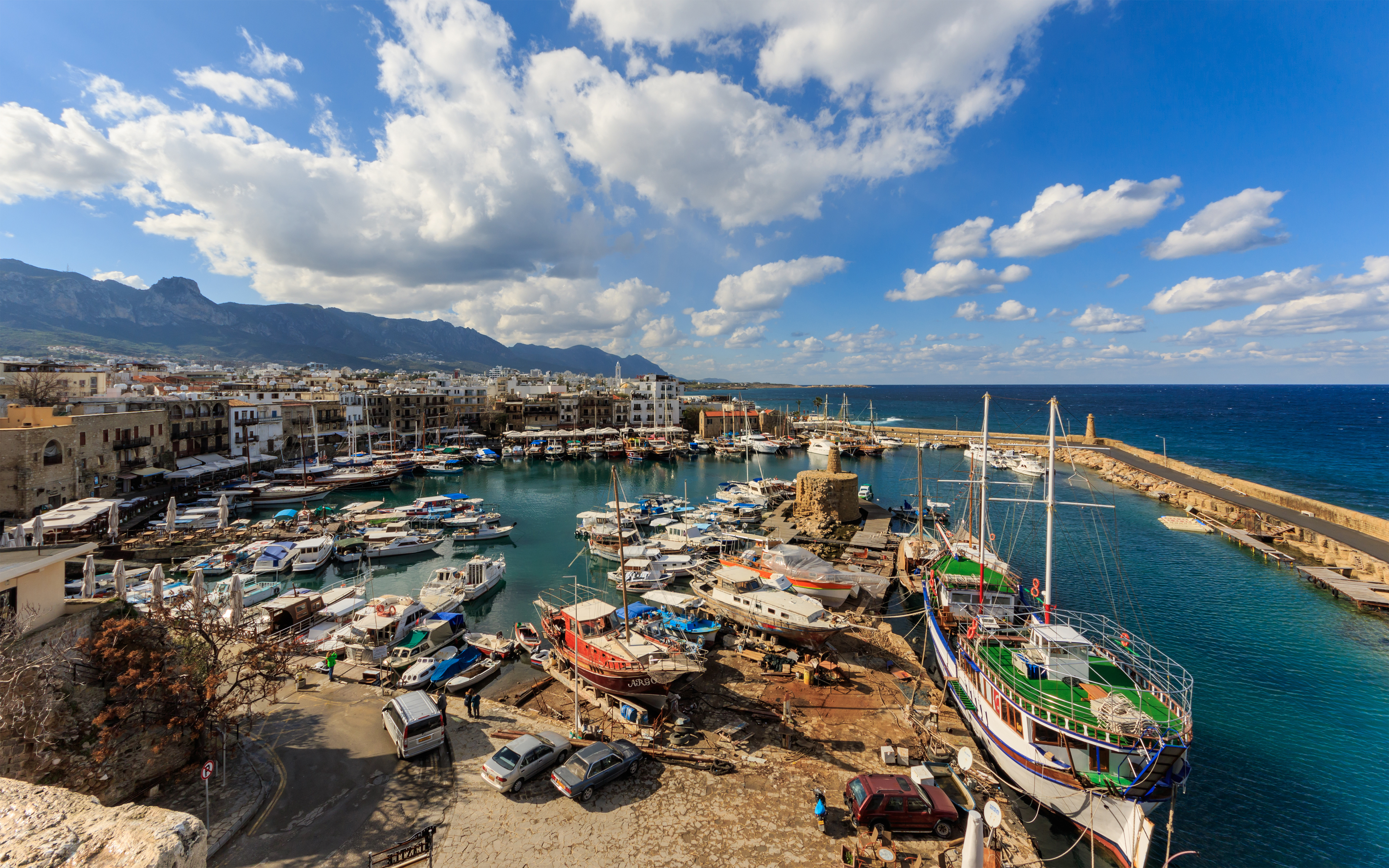 Kyrenia (Girne) adalah salah satu resor wisata utama di Siprus Utara. Pariwisata adalah salah satu sektor dominan dalam ekonomi Siprus Utara.