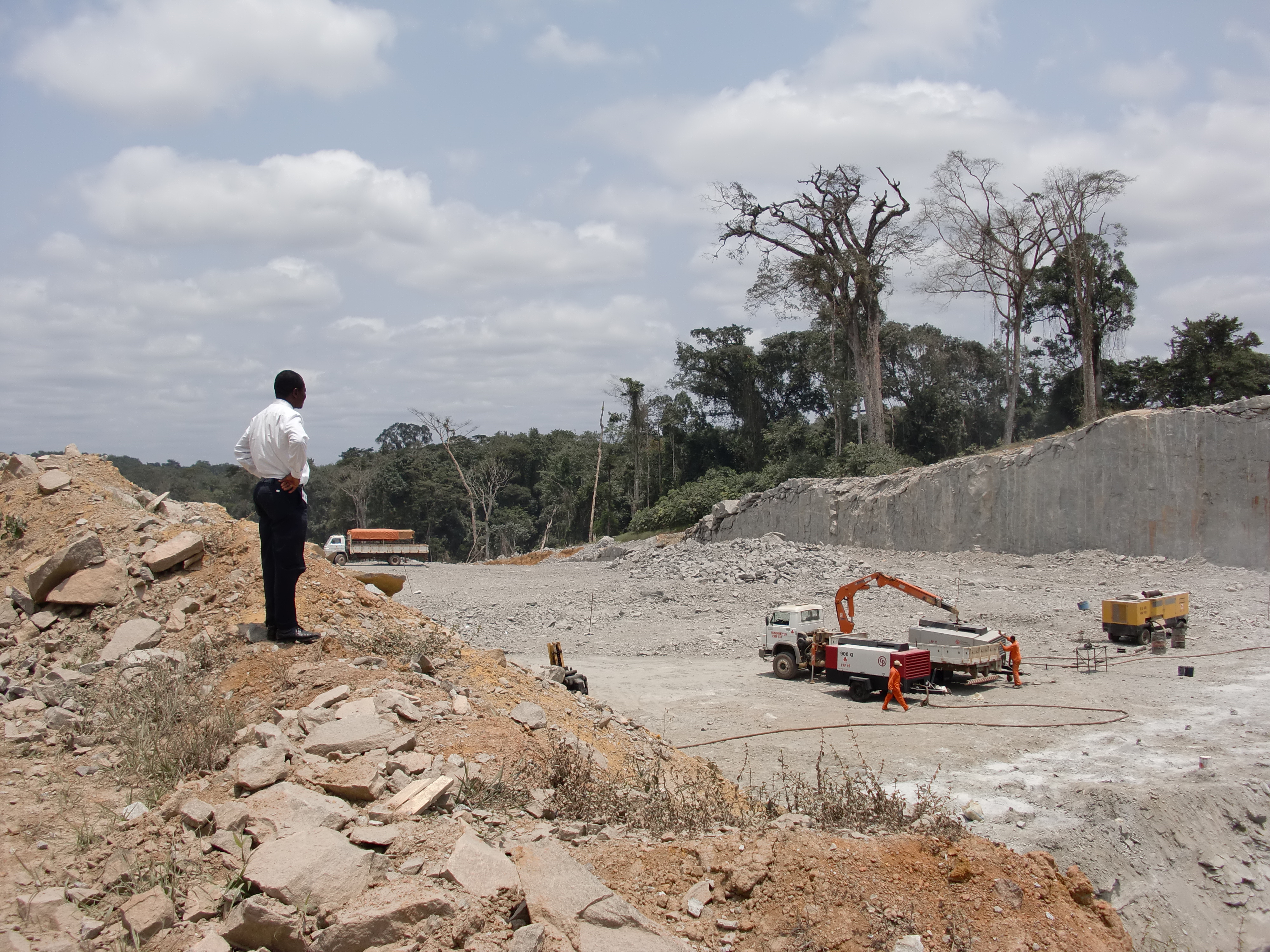 Highway construction in Ciudad de la Paz (formerly Oyala) in 2010. The city is planned as the future capital of Equatorial Guinea, a major government project.