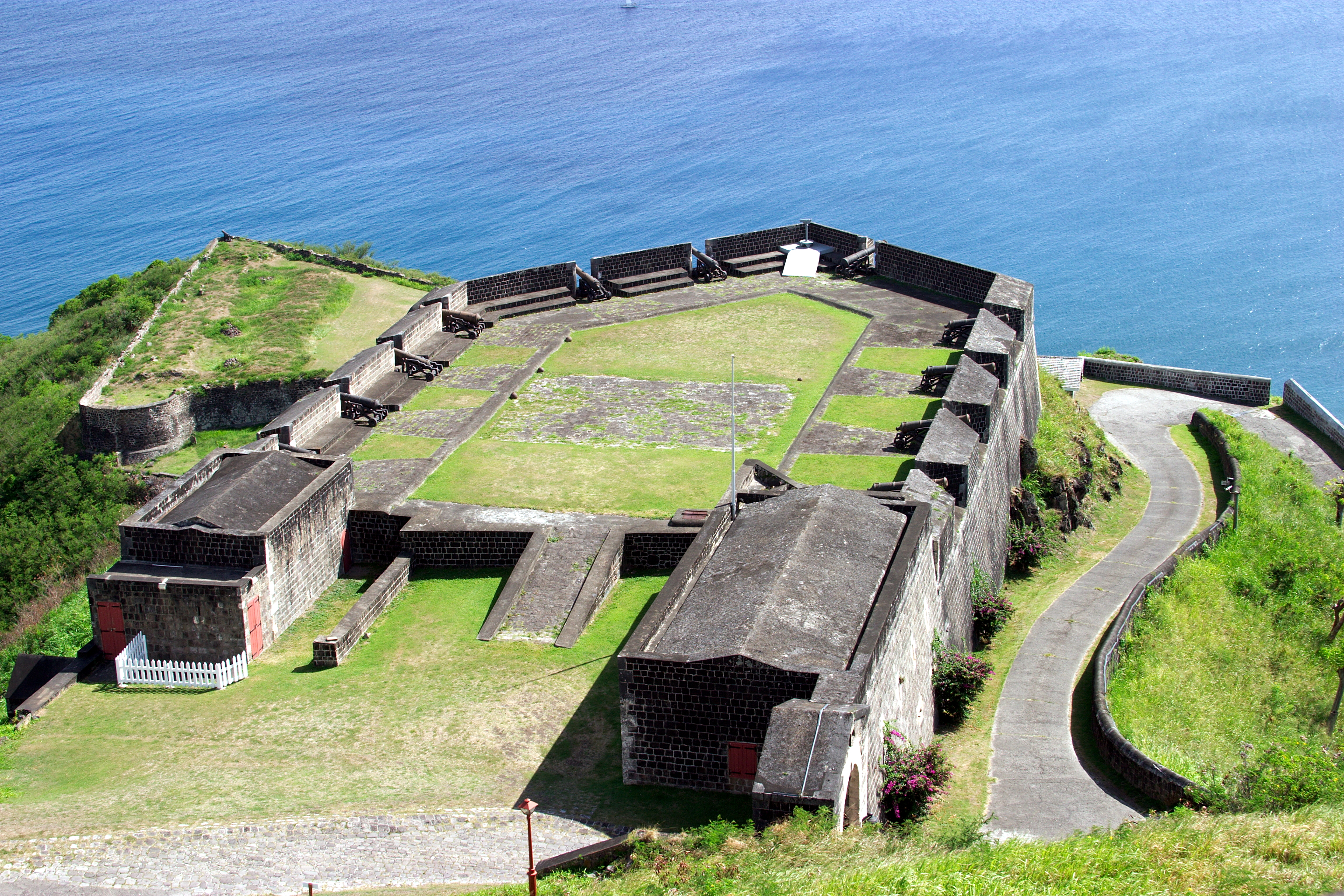 Benteng di Brimstone Hill, fokus invasi Prancis yang berhasil pada tahun 1782.