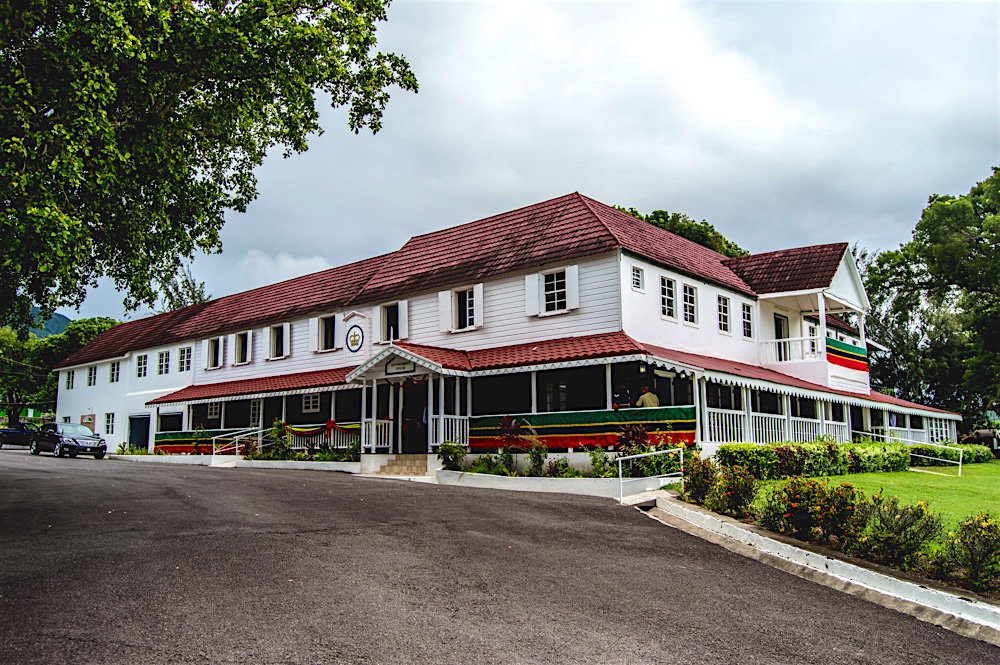 Rumah Pemerintah, Basseterre, adalah kediaman resmi Gubernur Jenderal Saint Kitts dan Nevis.