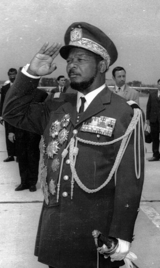 Jean-Bédel Bokassa, yang menabalkan dirinya sendiri sebagai Maharaja Afrika Tengah.