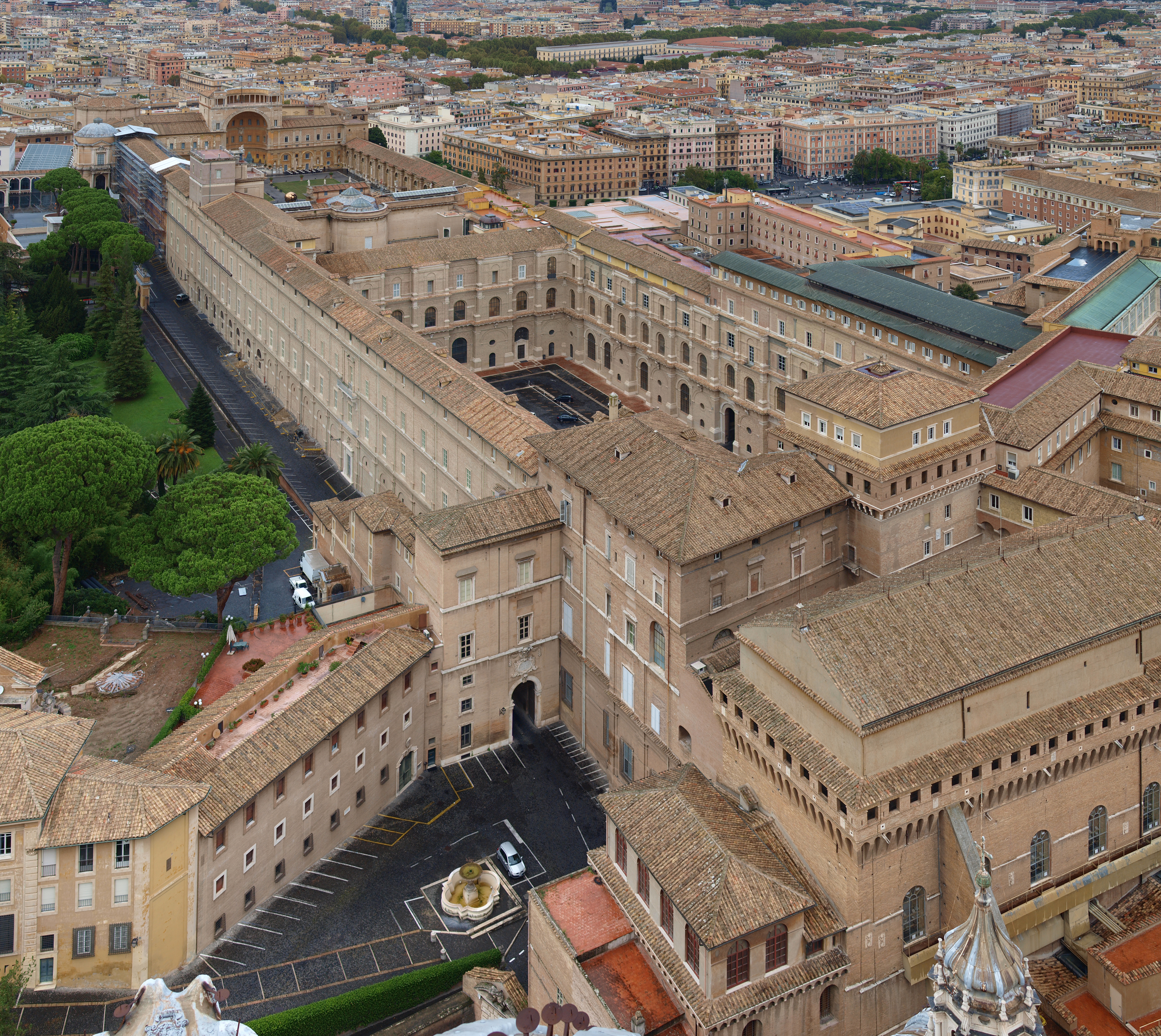 バチカン美術館(Musei Vaticaniムゼイ・ヴァティカーニイタリア語)は、カトリック教会の広範なコレクションからの作品を展示している。