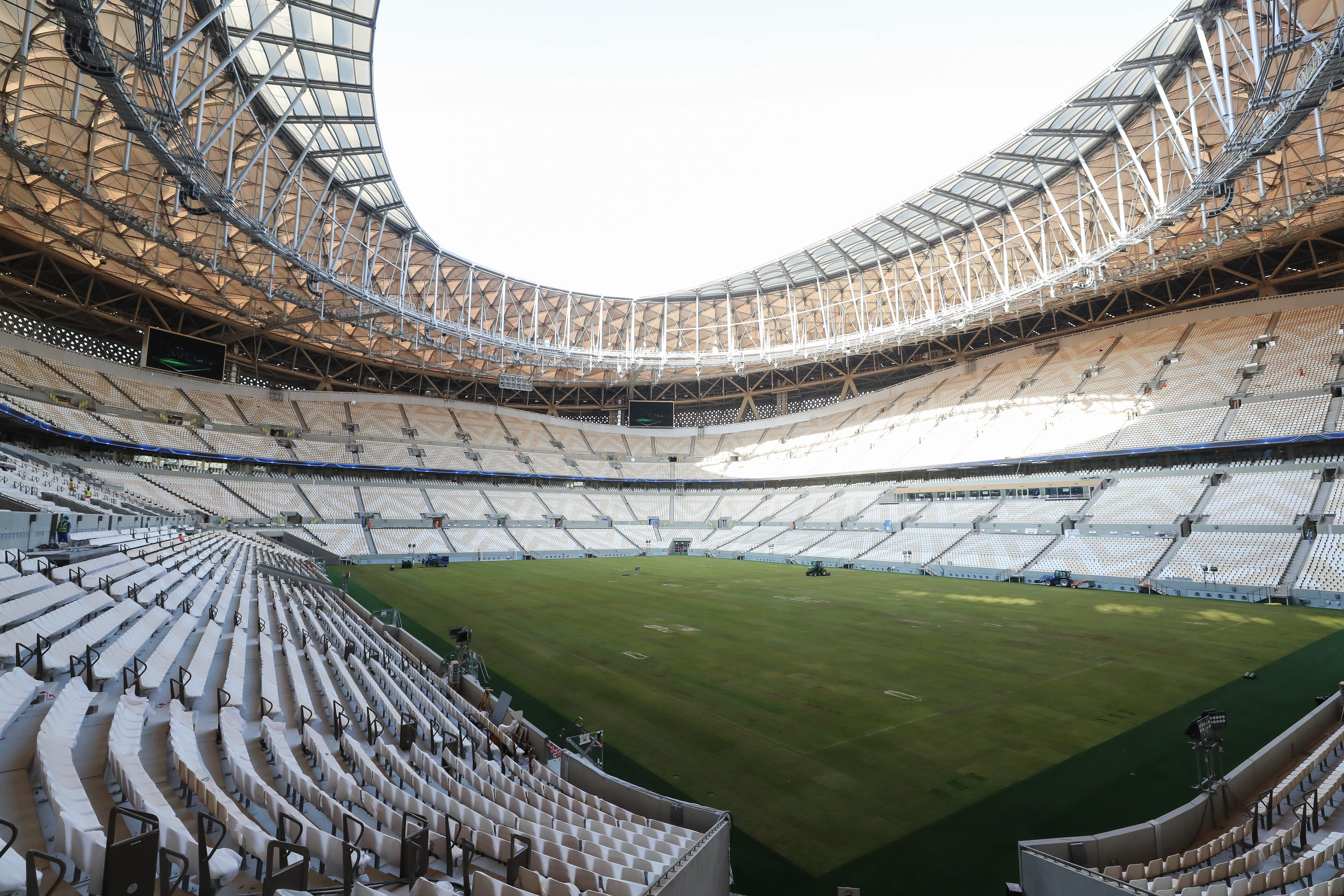 Stadium Ikonik Lusail dengan kapasiti 80,000 tempat duduk.