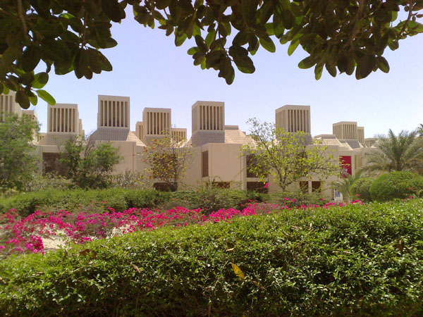 Universiti Qatar, pemandangan timur