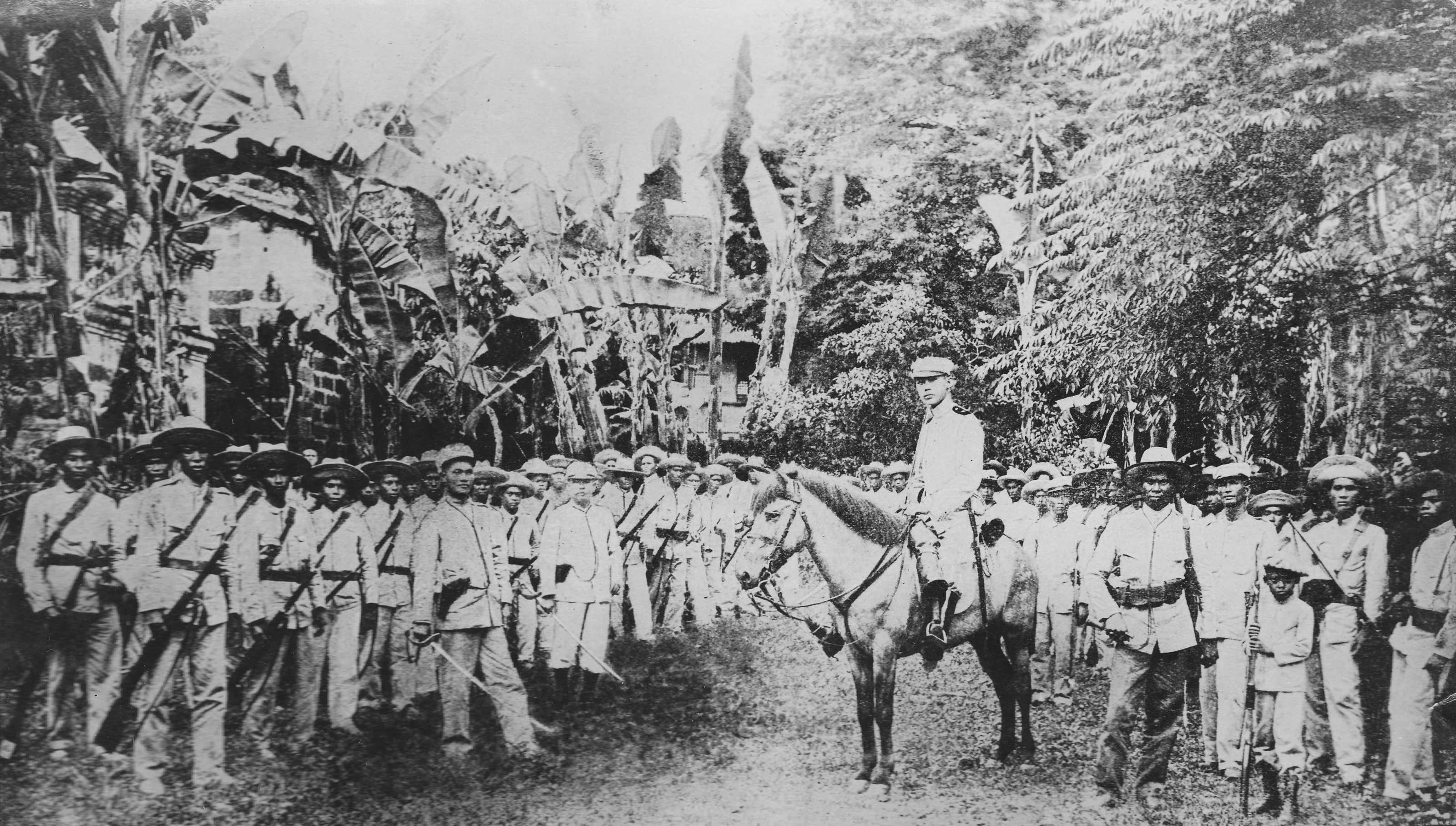 Jeneral Filipina Gregorio del Pilar dan pasukannya di Pampanga sekitar tahun 1898, semasa Perang Filipina-Amerika