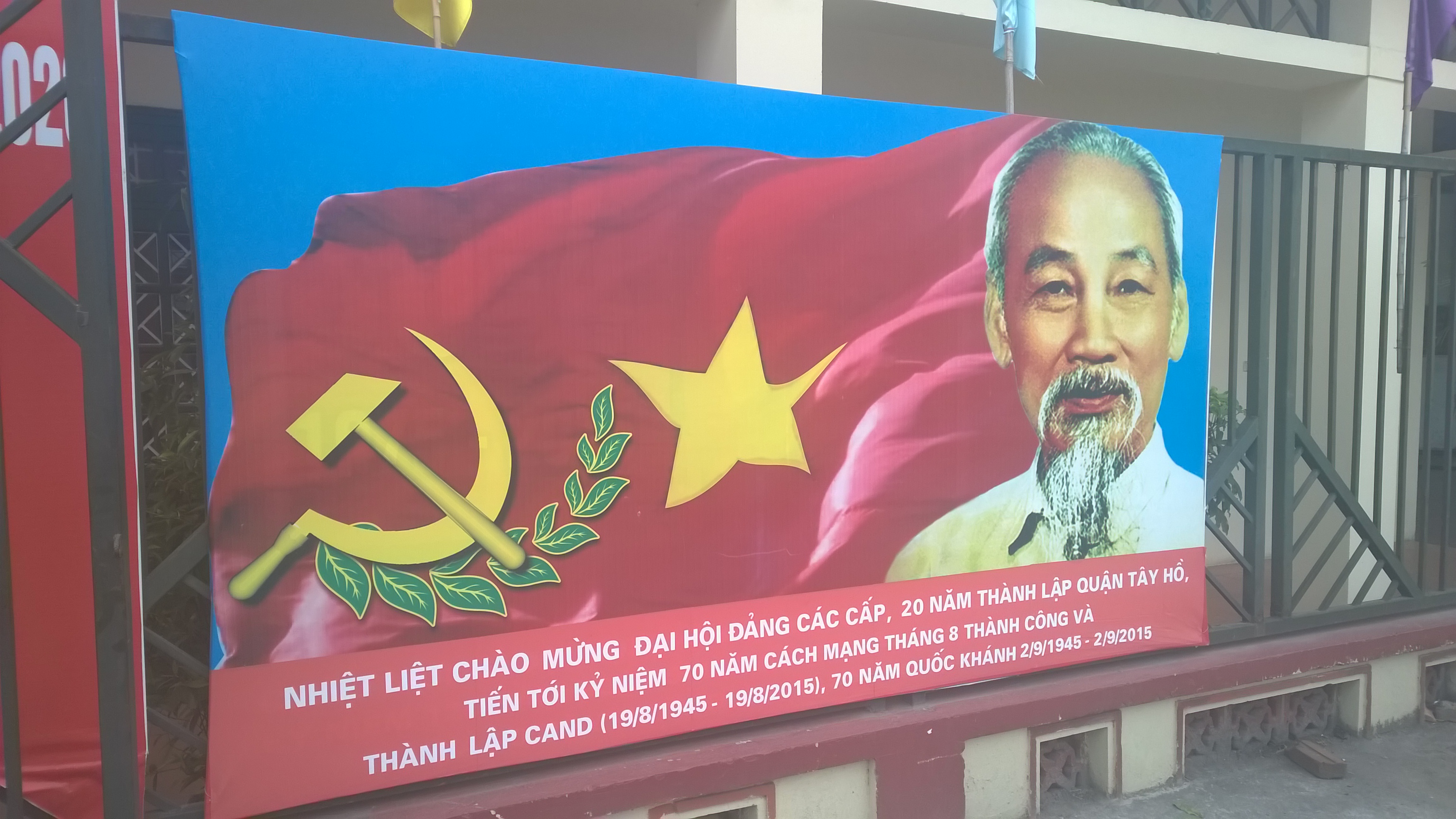Poster Parti Komunis di Hanoi