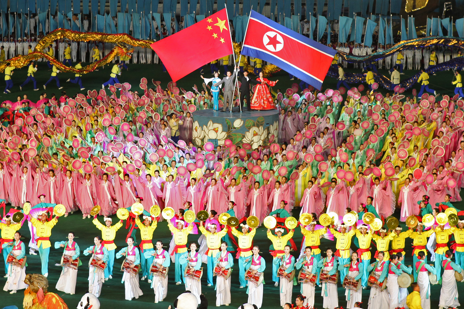 Hubungan erat Tiongkok-Korea Utara dirayakan di Arirang Mass Games di Pyongyang.
