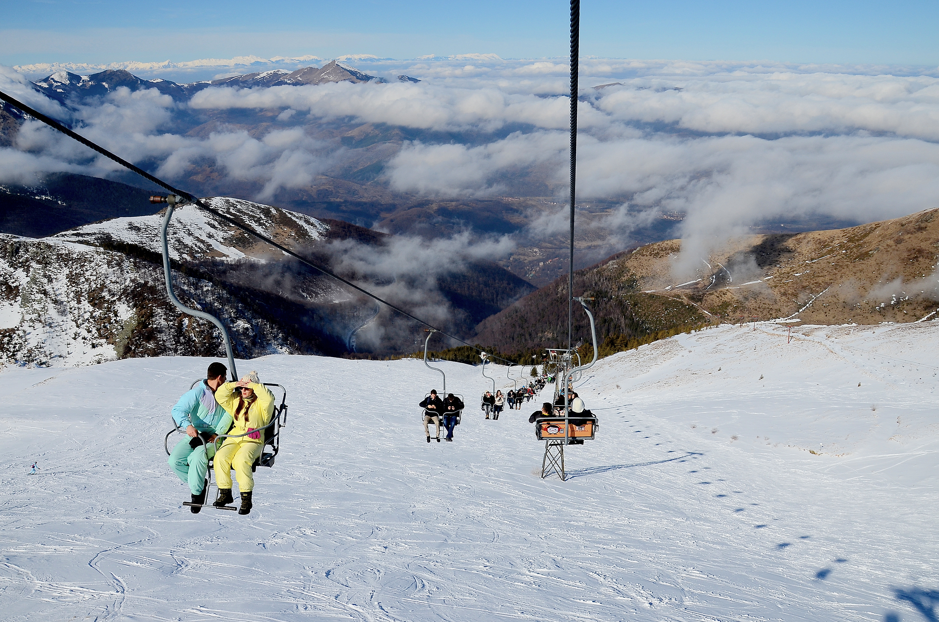 Pusat peranginan ski Brezovica adalah destinasi popular untuk pelancongan musim sejuk di Kosovo.