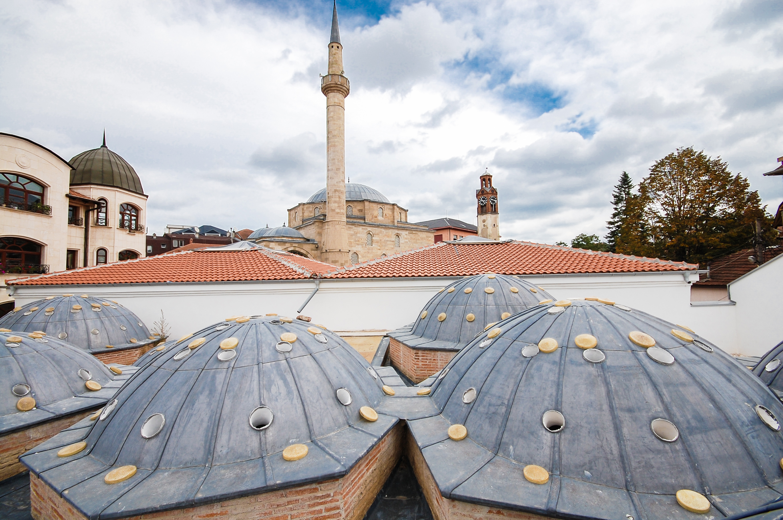 Hamam Besar Pristina dibina pada abad ke-15 dan merupakan sebahagian daripada Masjid Imperial di Pristina.
