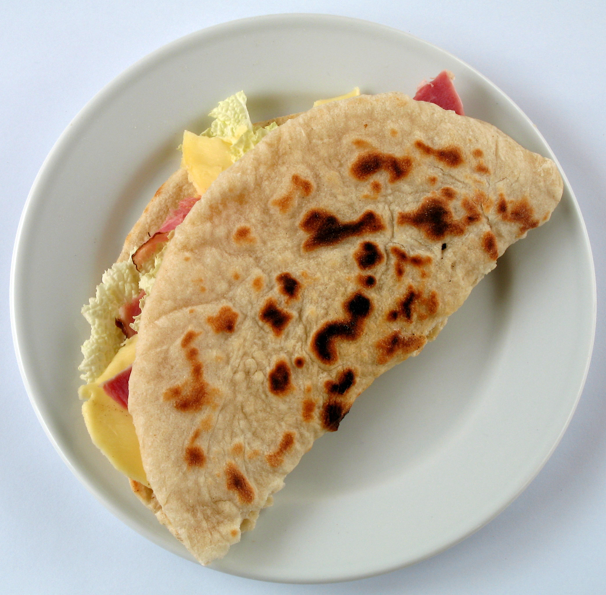 Sebuah piadina, hidangan ciri khas wilayah Romagna Itali dan San Marino.