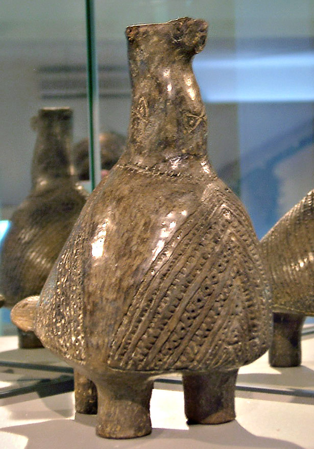 ヴチェドル文化の鳩の像(紀元前2800年-2500年)