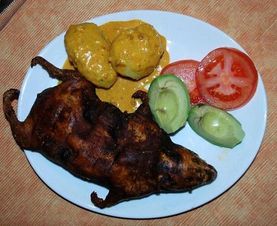 Cuy asado (babi guinea panggang), hidangan khas di daerah pegunungan.