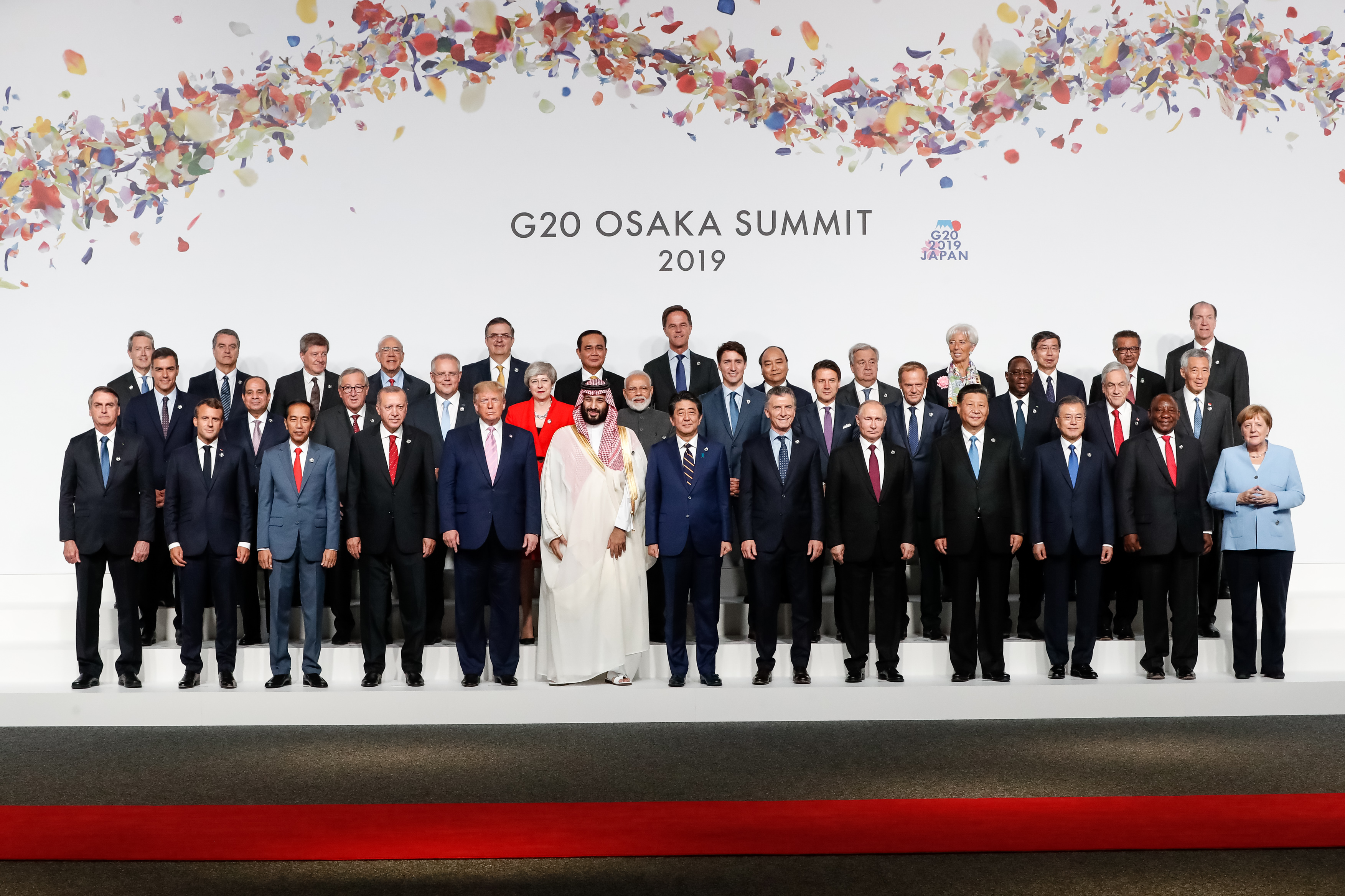 Putin bersama rekan-rekan G20 di Osaka, 2019