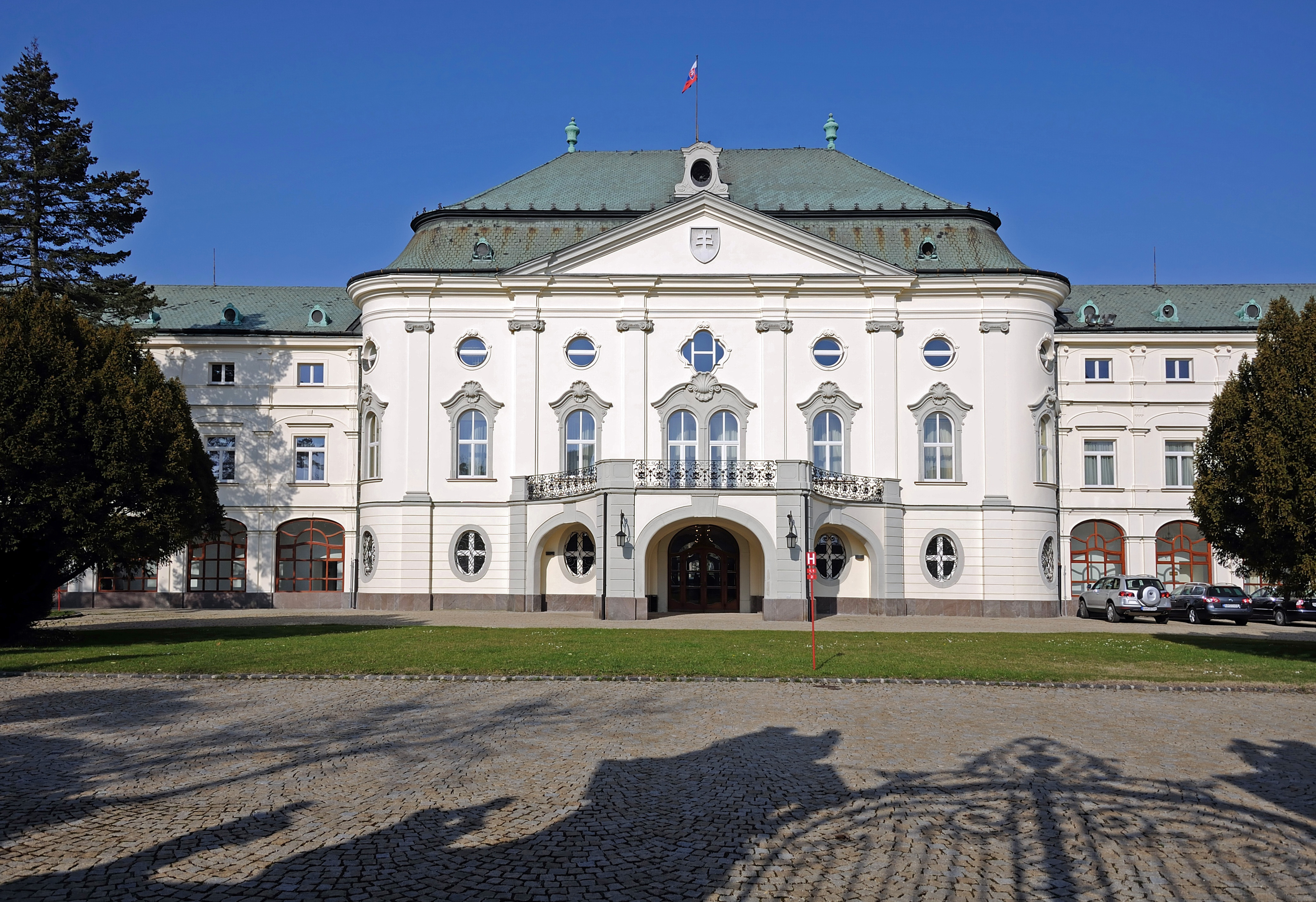Istana Musim Panas Episcopal, kediaman kerajaan Slovakia