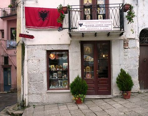 Được sự hỗ trợ của chính phủ Kosovo và Albania, một đơn xin chính thức để đưa người Arbëreshë vào danh sách Di sản văn hóa phi vật thể của UNESCO đang được chuẩn bị.