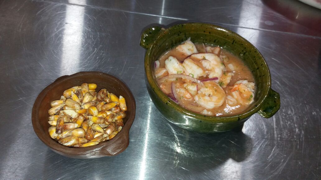 Ceviche ecuatoriano, hidangan laut khas Ekuador.
