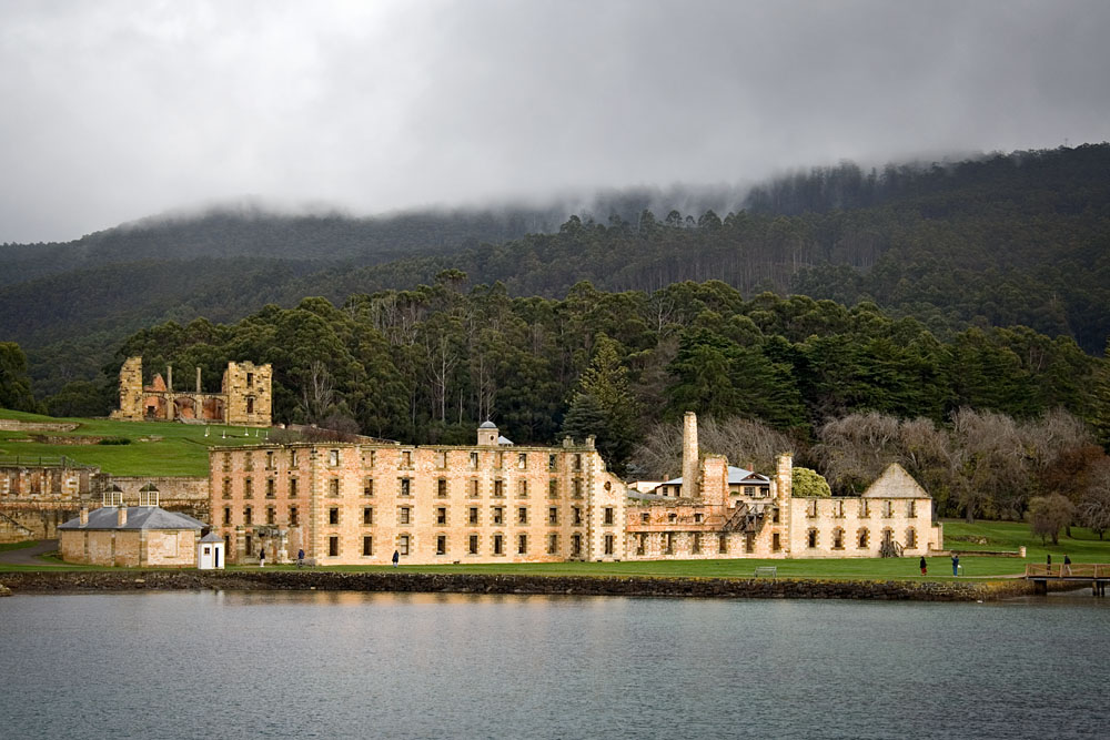 Penempatan tahanan Port Arthur di Tasmania adalah salah satu daripada sebelas Tapak Banduan Australia yang disenaraikan sebagai Warisan Dunia UNESCO.