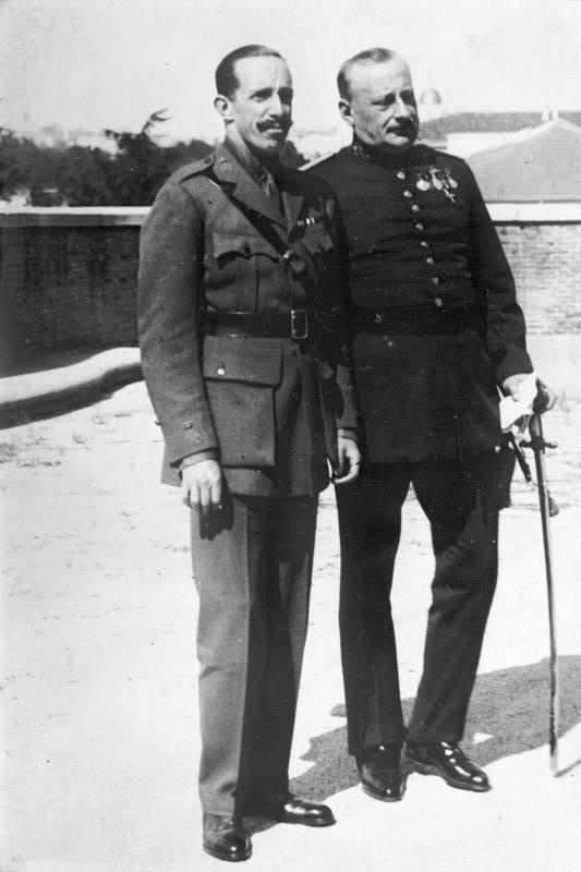 Raja Alfonso XIII dan Jenderal Miguel Primo de Rivera (1930)