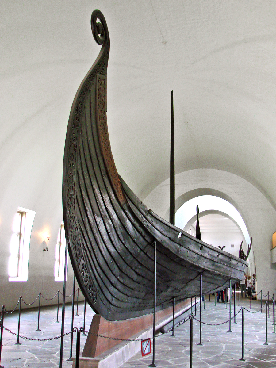 Kapal Oseberg di Muzium Kapal Viking di Oslo