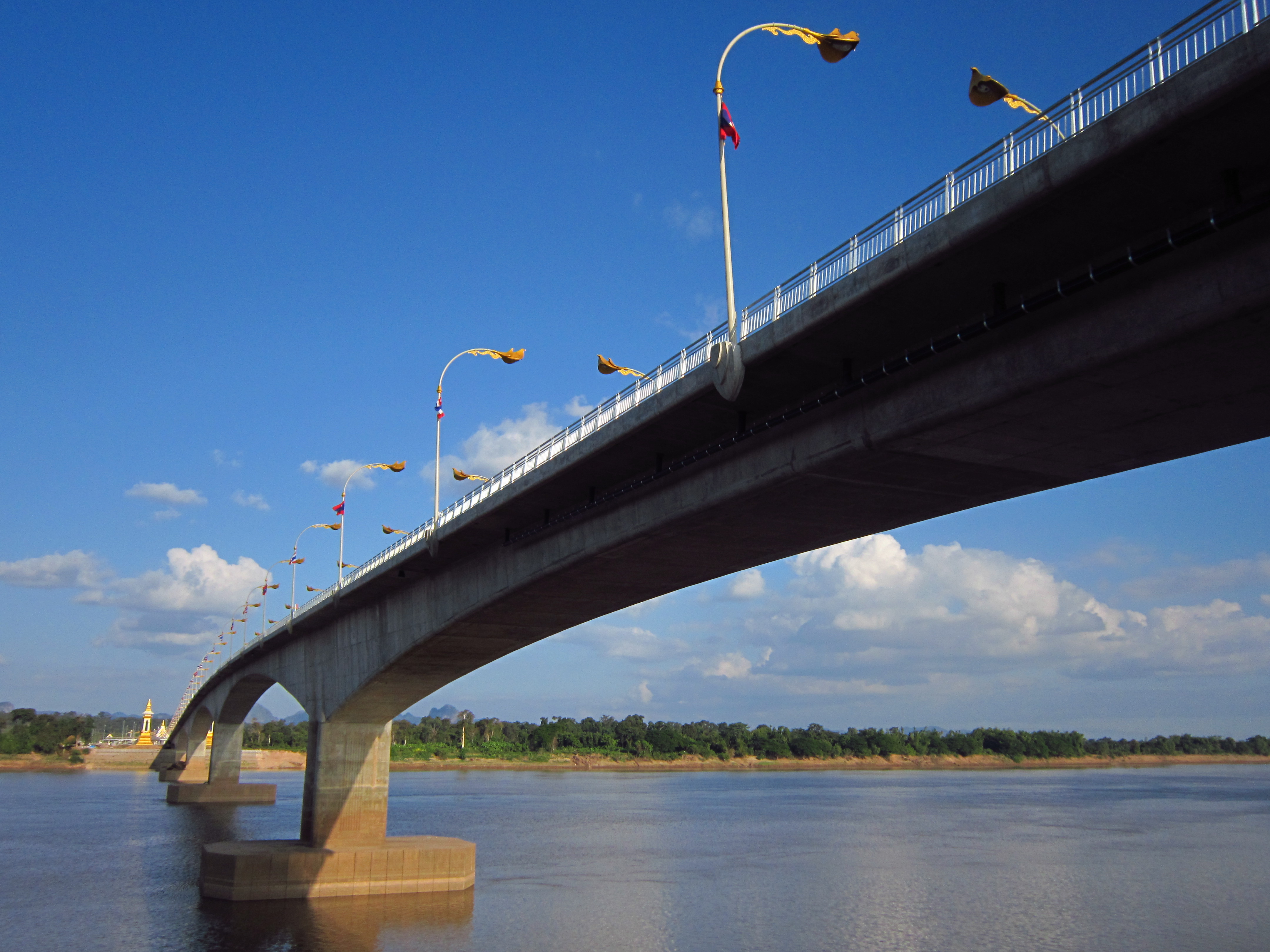 Jembatan Persahabatan Thailand-Laos III